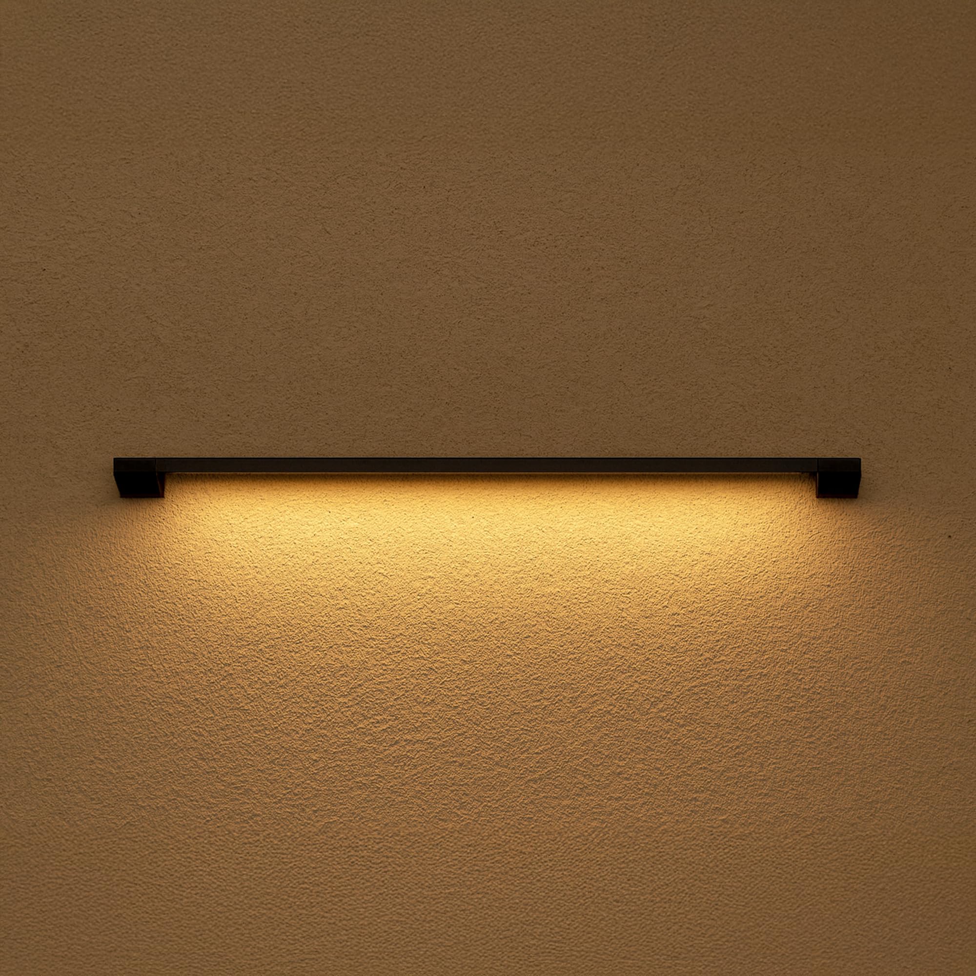 SSC-LUXon LED Wandstrahler Innen Außen YALKO 90 cm schwenkbar 330° IP54 – lange Wandlampe mit warmweißen Licht für Wohnzimmer Bad Terrasse