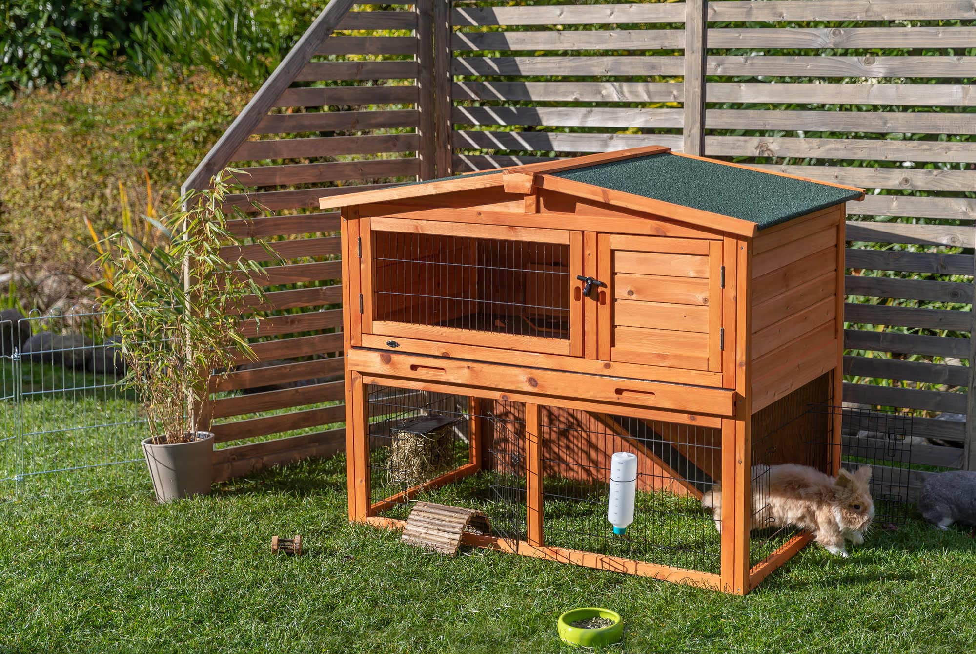 Trixie 62321 natura Kleintierstall mit Freilaufgehege, 124 × 102 × 78 cm, braun