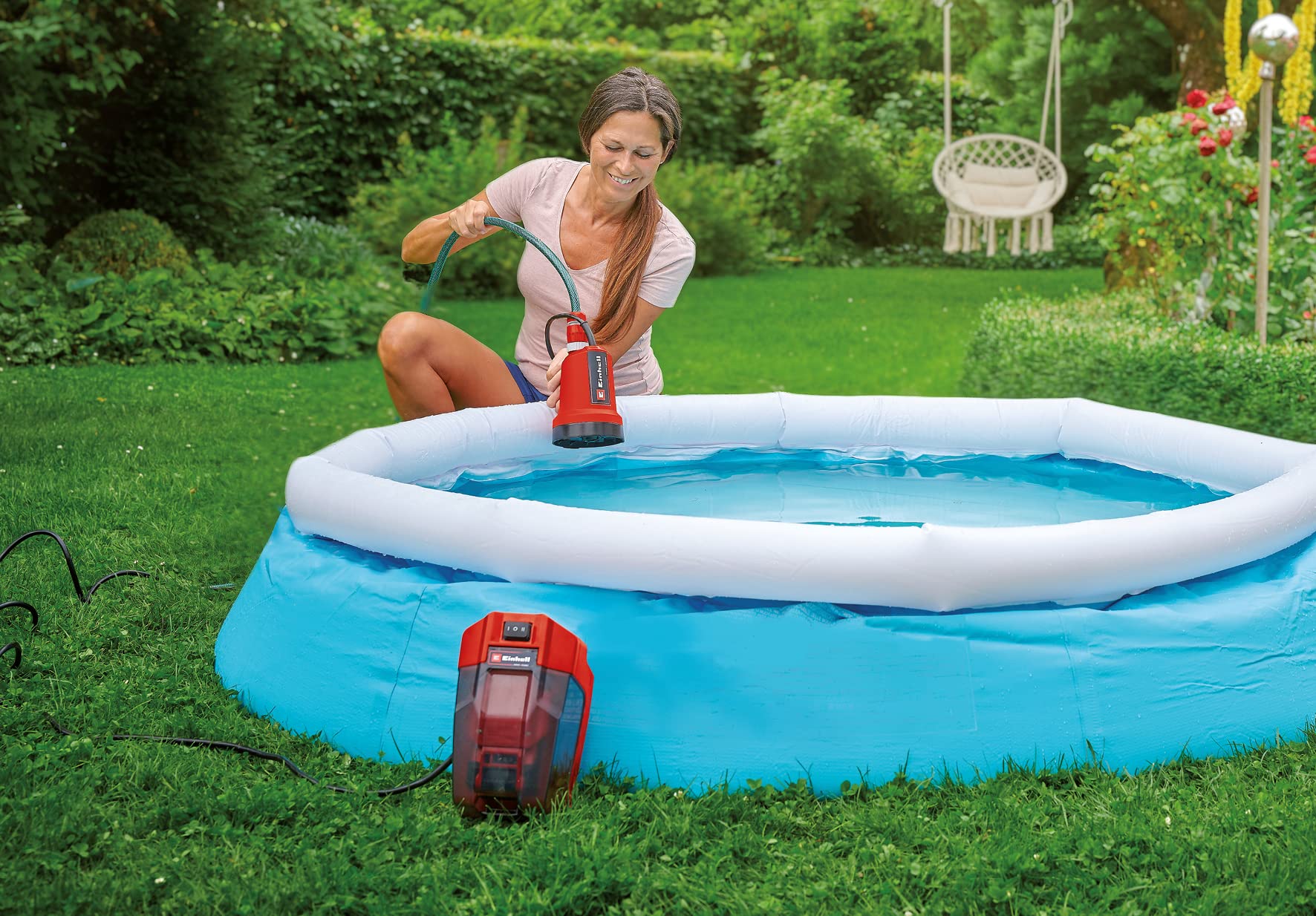 Einhell Akku-Klarwasserpumpe GE-SP 18 LL Li (1x4,0Ah) Power X-Change (Li-Ion, 18 V, max. 4500 L/h, flexible Batteriebox, Dauerlauffunktion, inkl. 4,0 Ah Akku & Schnellladegerät) Rot/Schwarz