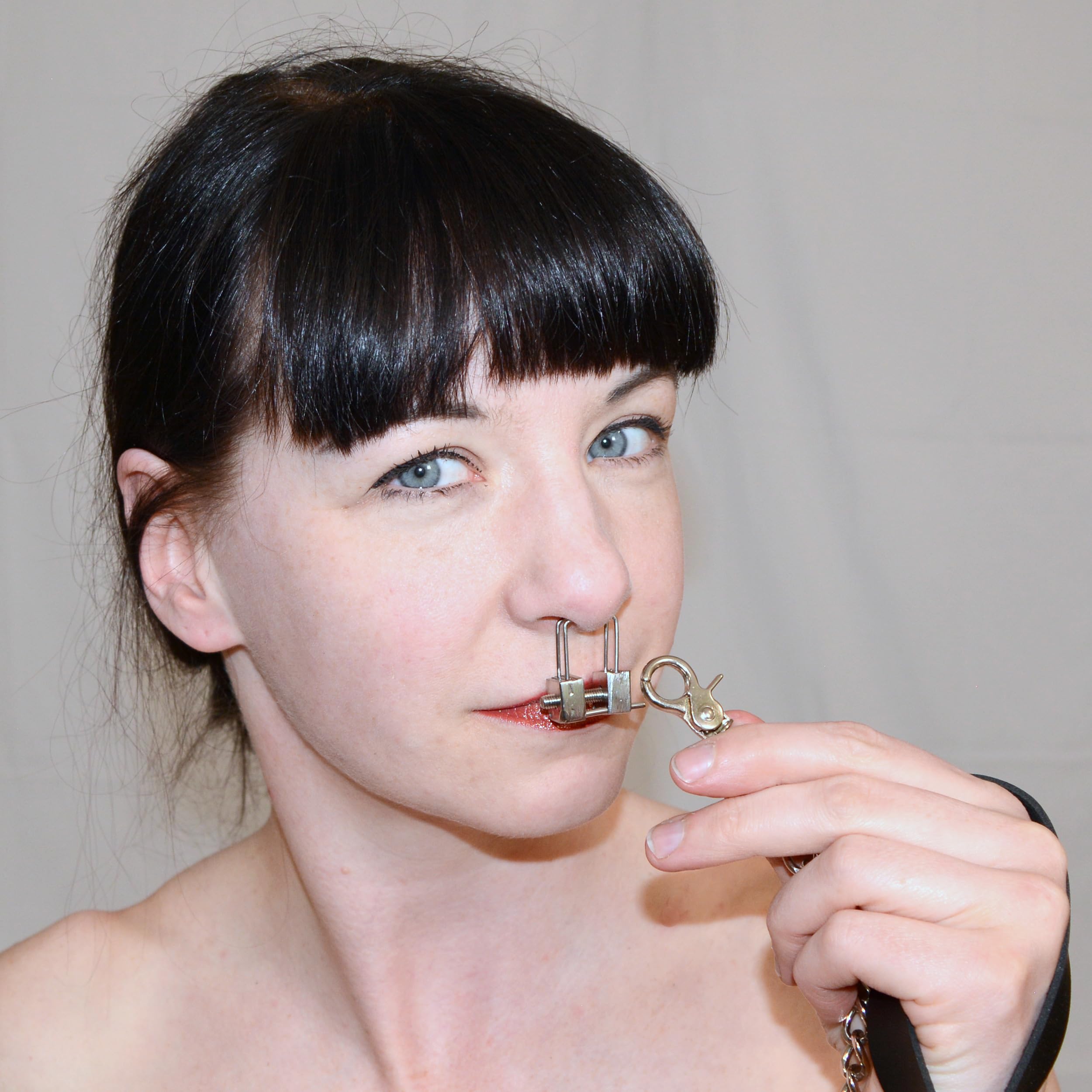 Pince Nasale BDSM – Crampon Nasal en Métal avec Mécanisme à Vis & Anneau de Guidage pour Bondage, Fetish Dom/Sub et Jeux de Rôle pour Femmes et Hommes
