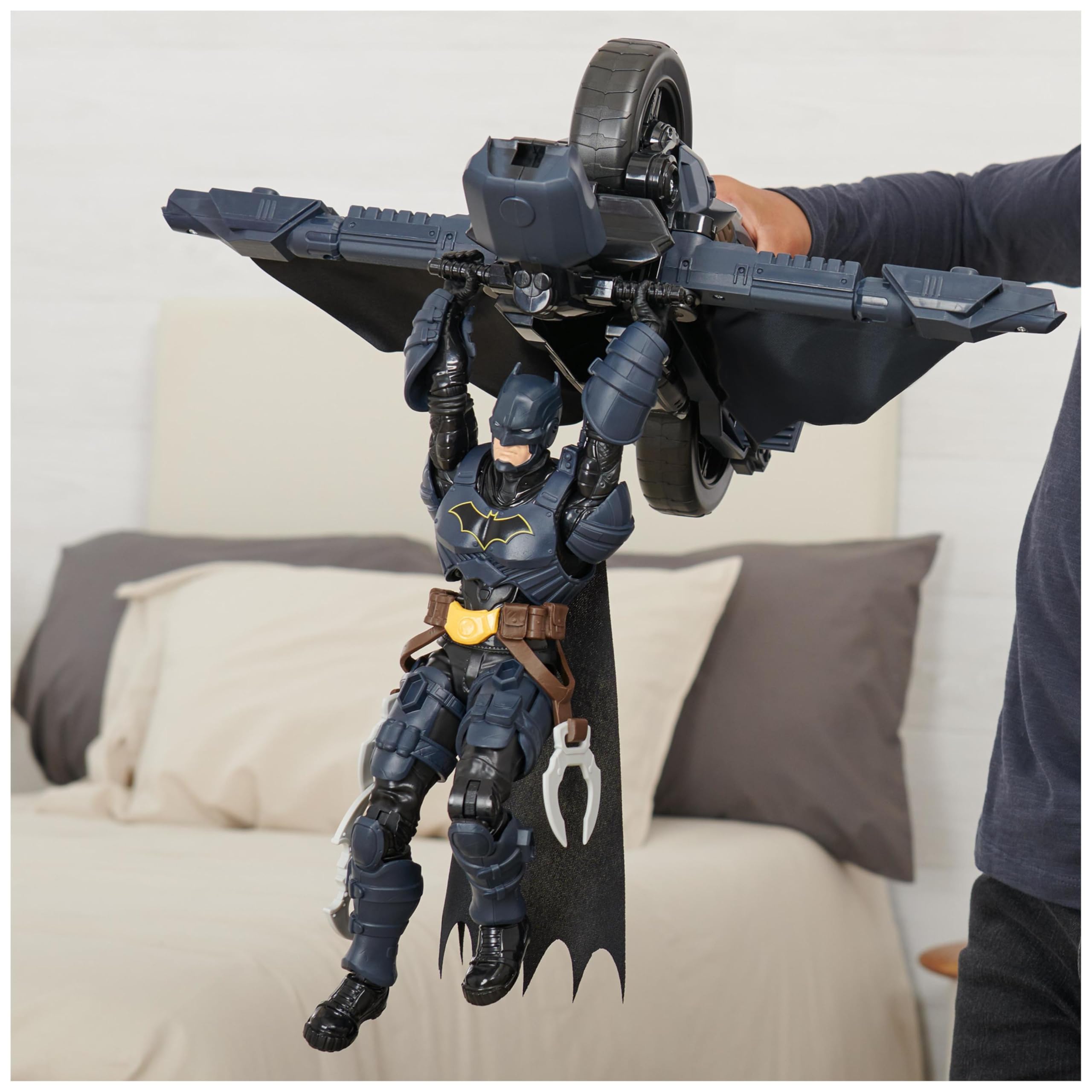 Spin Master Batman Adventures Batcycle - transformierendes 2-in-1 Fahrzeug Motorrad und Gleiter, kompatibel mit 30 cm Batman Action-Figuren, Spielzeug für Kinder ab 4 Jahren