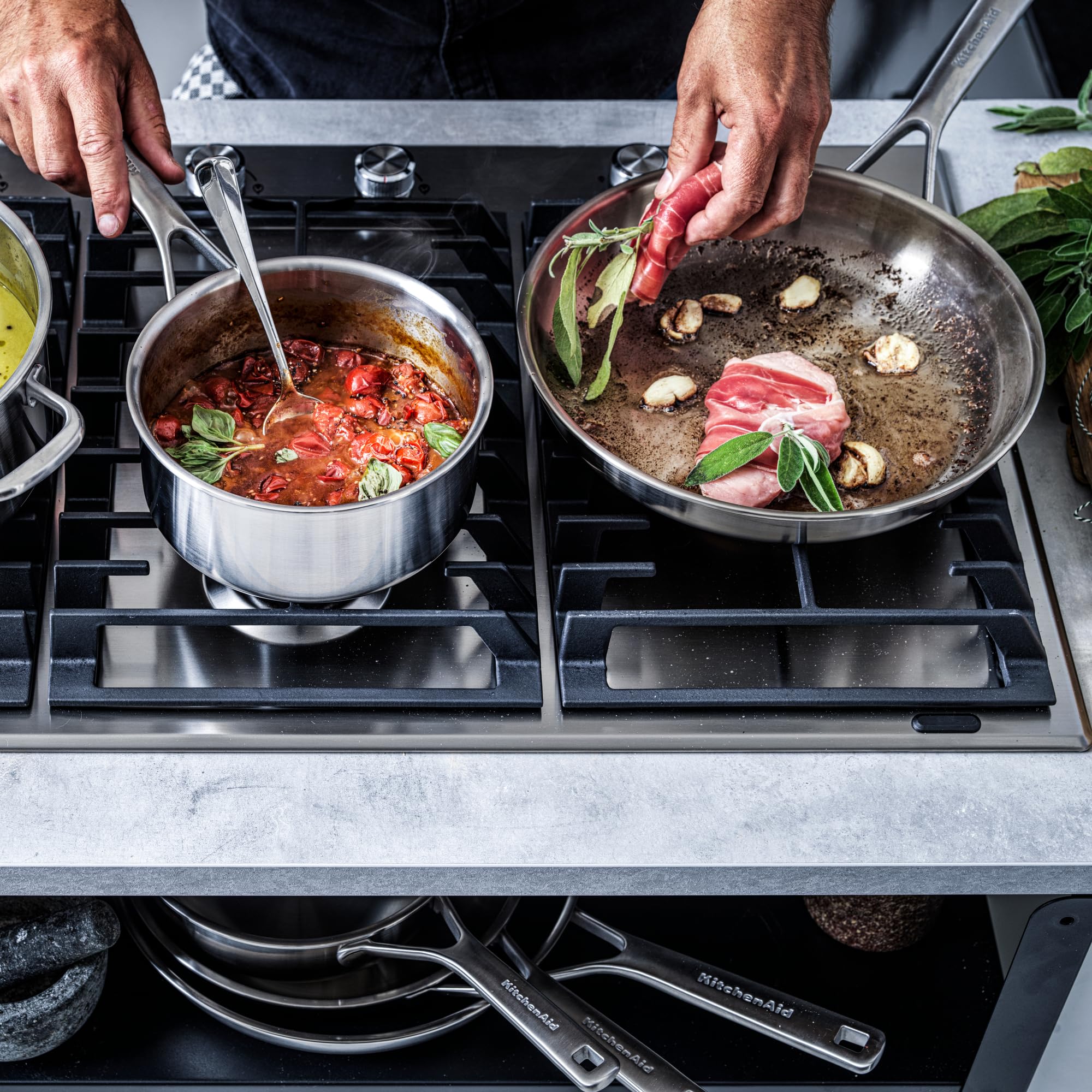 KitchenAid MultiPly 3PLY Cocotte en Acier Inoxydable Sans PFAS avec Couvercle en Verre, 20 cm/3,11 L,Triply, Multiclad, Induction, Va au four jusqu'à 220°C, Lave-Vaisselle, Argent