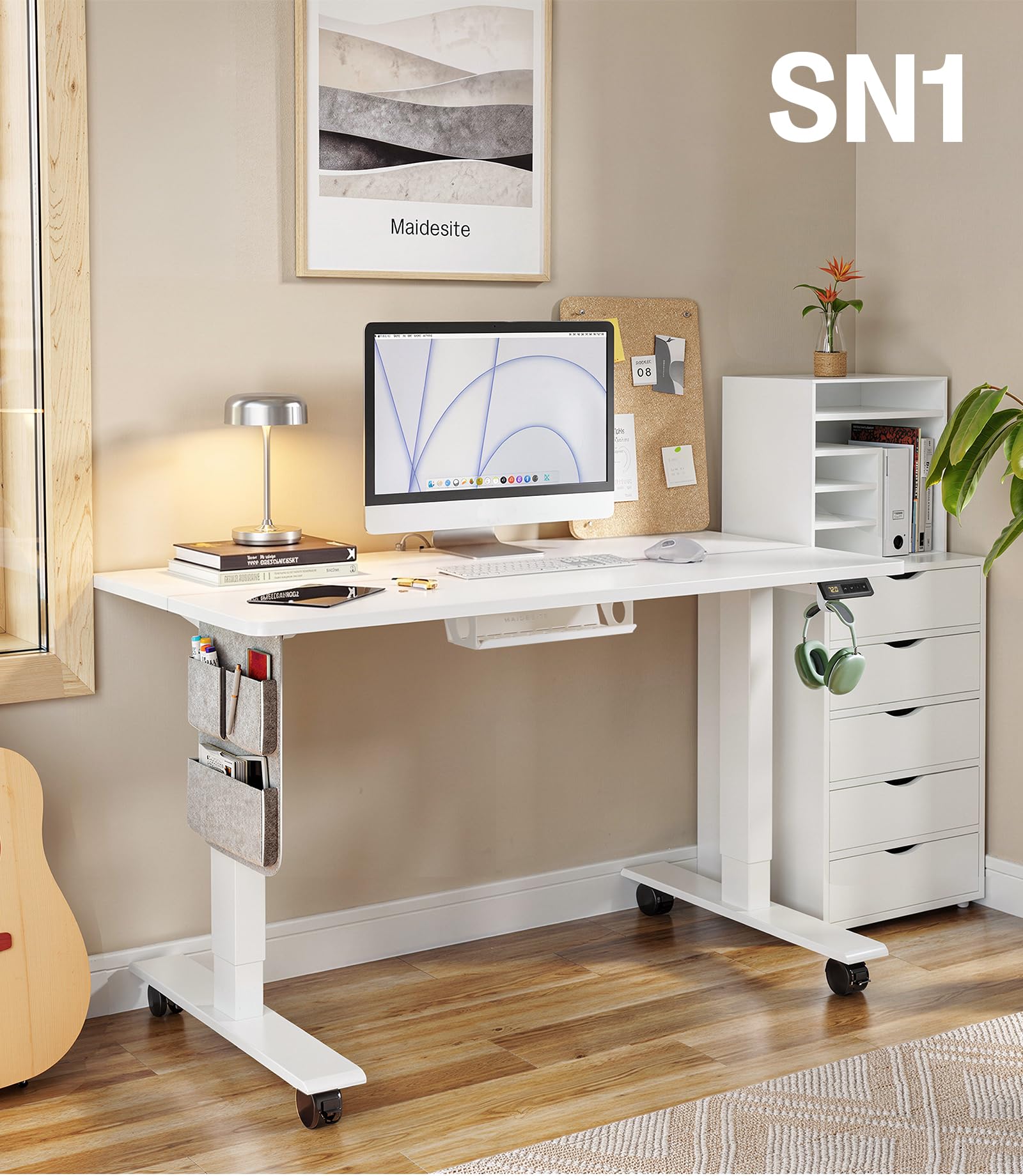 MAIDeSITe Mesa Elevadora Eléctrica de Altura Ajustable, 120 x 60 cm Mesa de Pie y Sentado con Bandeja para Cables, Gancho y Bolsillos de Almacenamiento, Mesa Elevadora con Controlador de Memoria