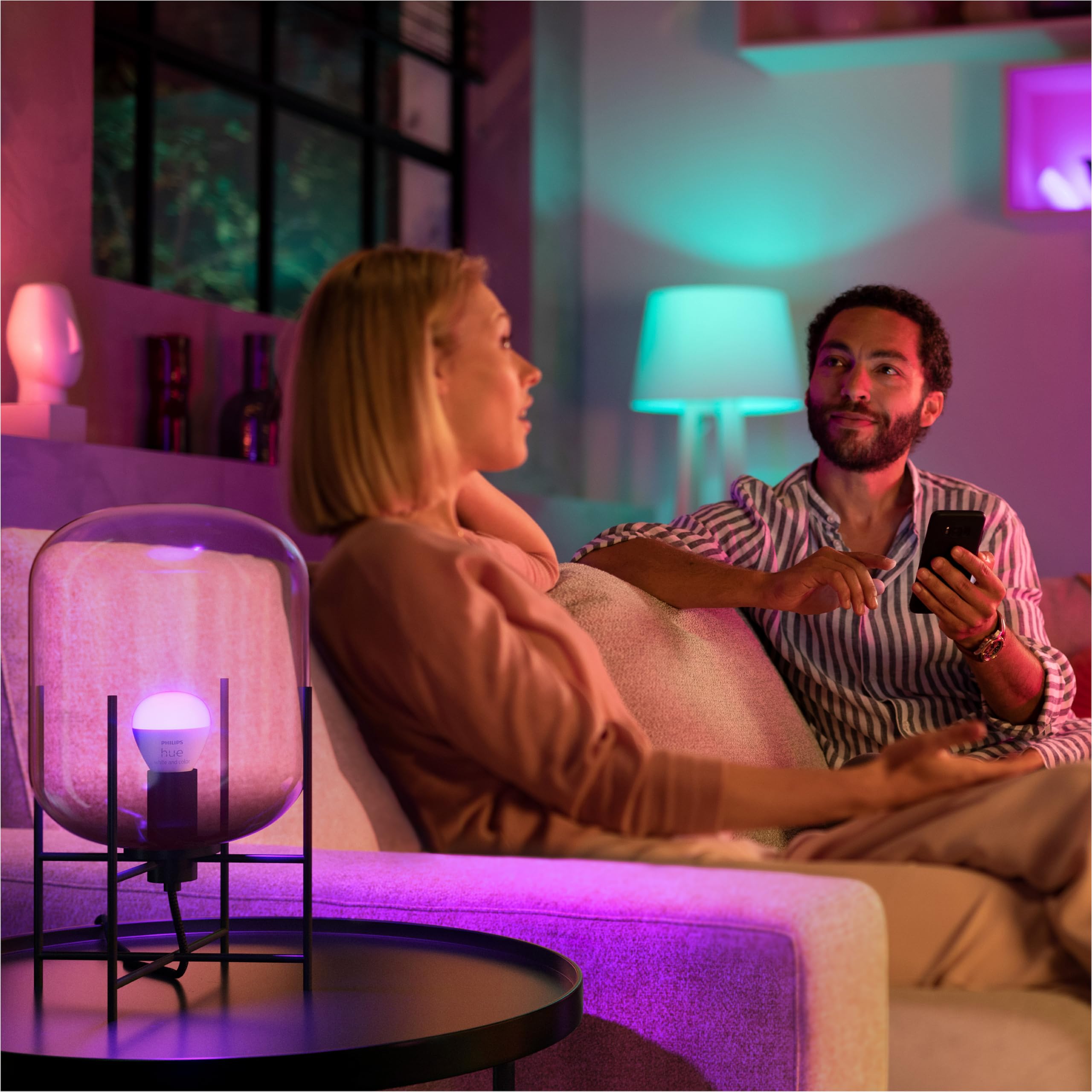 Philips Hue Starterpaket - E14 - mit 4 Kugel LED Lampen - Weißes und Farbiges Licht - inkl. 1 Hue Bridge - Hue White and Color Ambiance