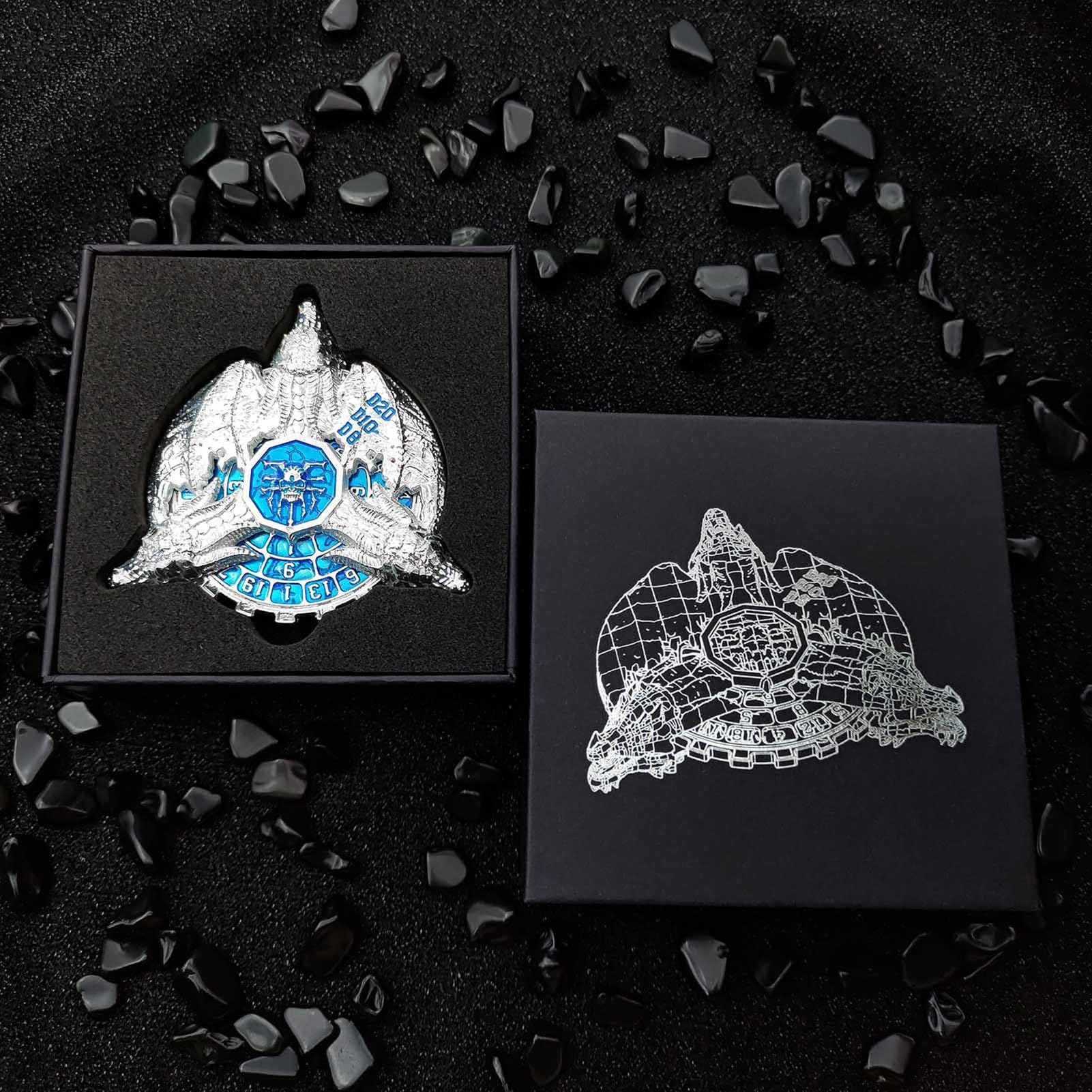 Dados Giratorios de rol Dados DND de Metal para Dungeons y Dragons, Retro Dragón Dados de Ruleta para MGT/RPG, 7 en 1 Poliédrico D&D D4 D6 D8 D10 D12 D20 D% Dice Set, 2 Piezas(Silver Blue)