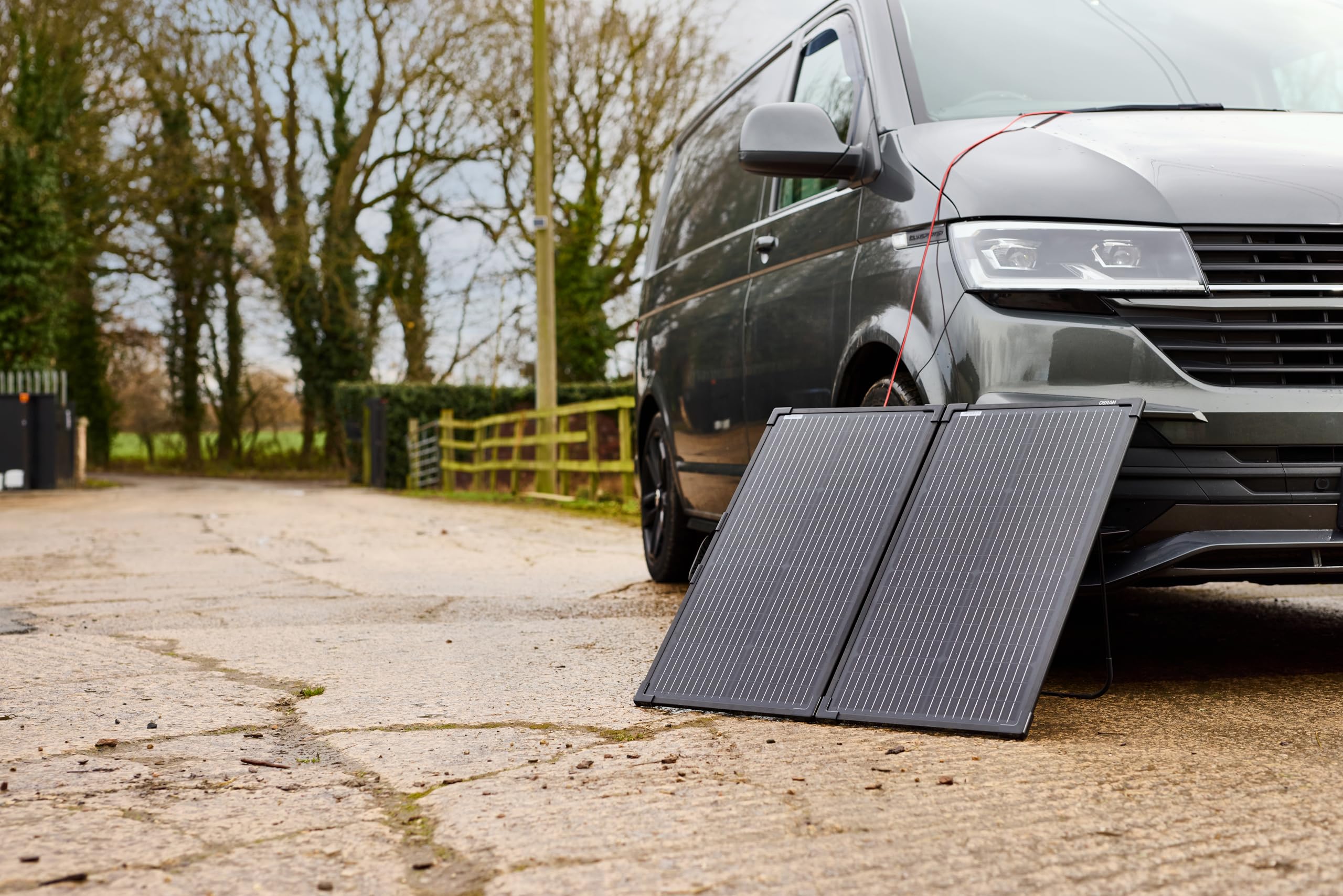 OSRAM BATTERYcharge SOLAR 100W, pannello solare portatile per alimentazione off-grid, mantenitore di carica, pannello solare pieghevole con supporto integrato, protezione da sovraccarico