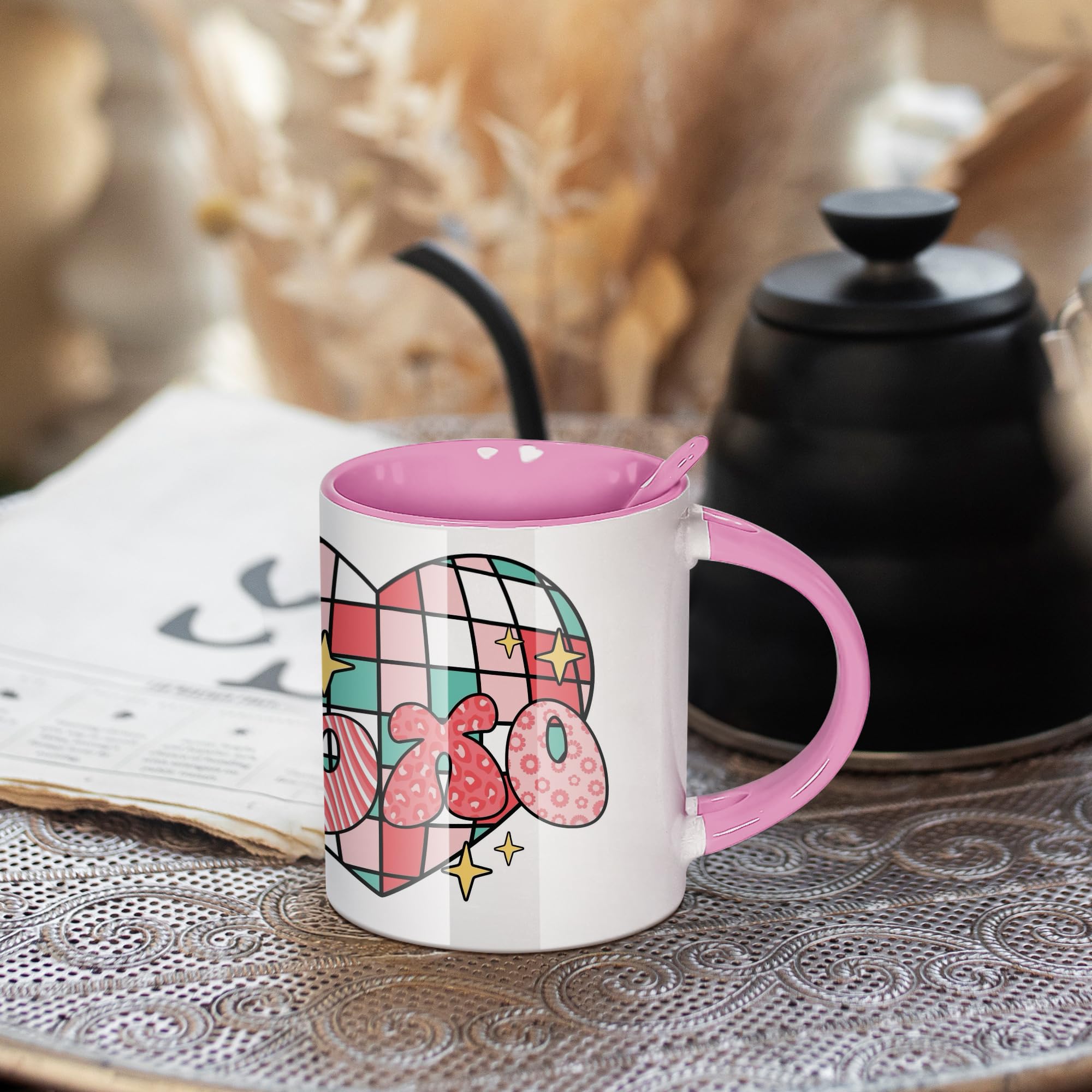 AGH Tazas de café por sublimación en blanco de 11 onzas, tazas de cerámica rectas blancas con interior rosa, asa, cuchara, paquete a granel de 12