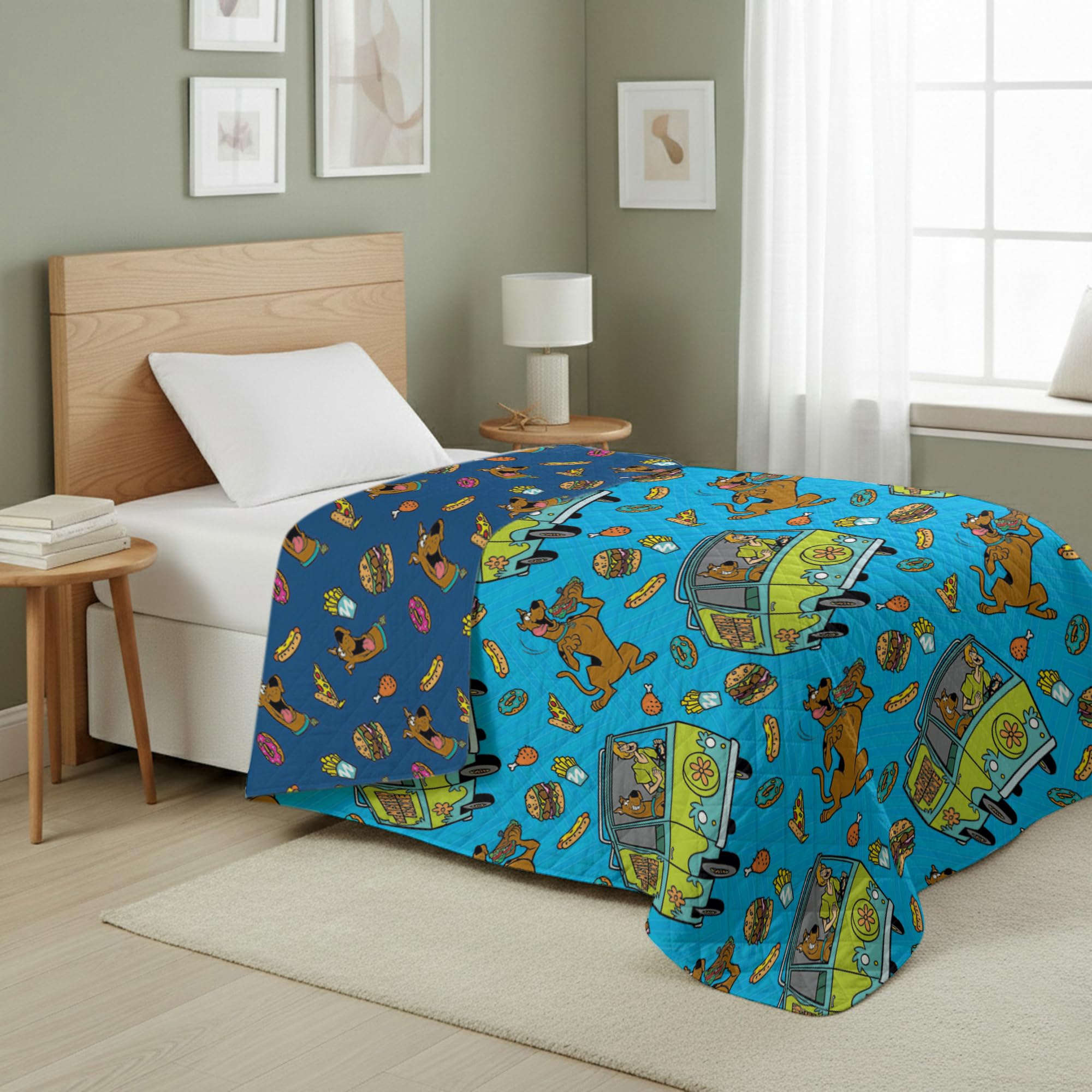 Northwest Warner Bros Scooby-Doo Super Snacky Quilted Throw Blanket, Mystery Machine Themed Design, Comfy Throw, Adults Boys Girls, Soft Lightweight Bedding for Bed, or Couch, 60 x 80 inches