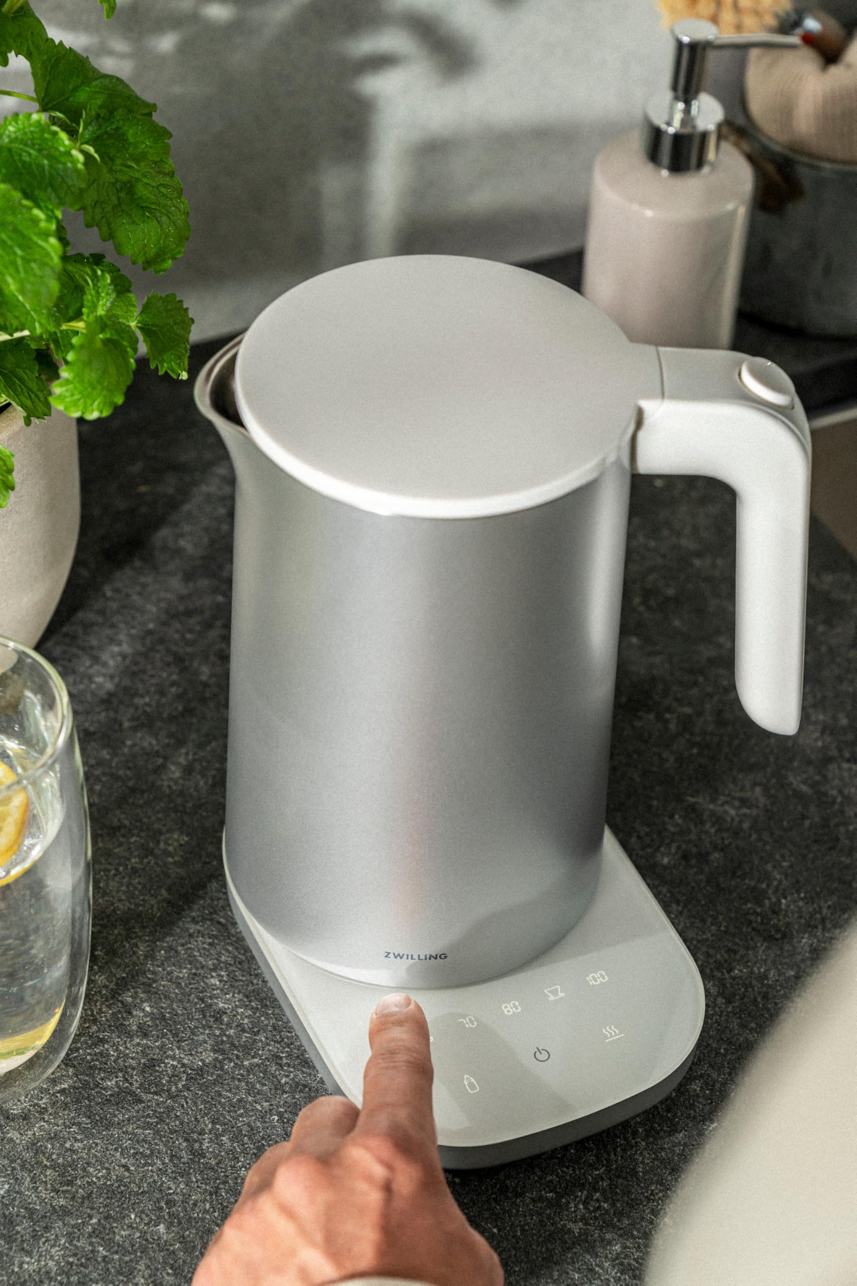 ZWILLING ENFINIGY Wasserkocher Pro mit 6 Temperatureinstellungen, Warmhaltefunktion, Edelstahl-Behälter, 1850 Watt, 1 Liter, Silber