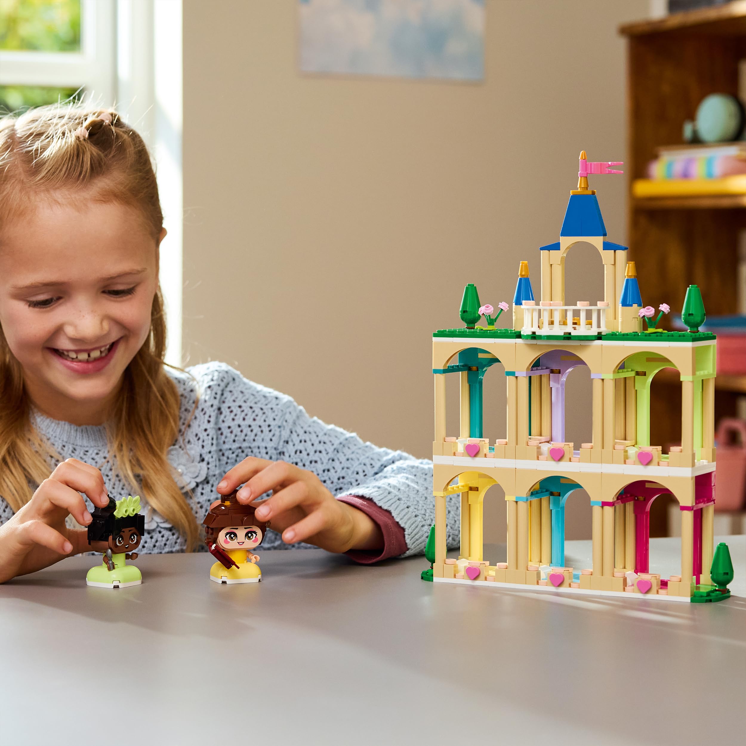 LEGO | Disney Princess Mini-Belle e Mini-Tiana con Castello Giocattolo - con 2 Mini Bamboline e Accessori - Decorazione Fai Da Te - Regalo da Collezione per Bambine e Fan da 5 Anni in su - 43291