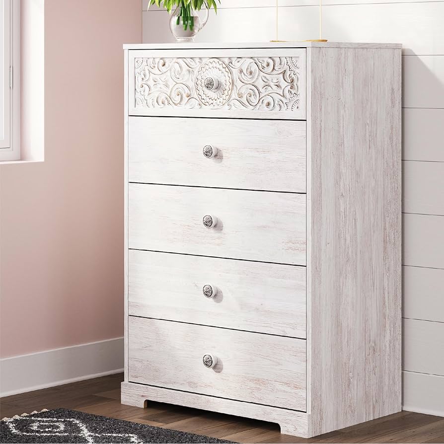 Ashley furniture ホワイト タンス 5段 Amazon.com: Signature Design by Ashley Paxberry Boho 5 Drawer