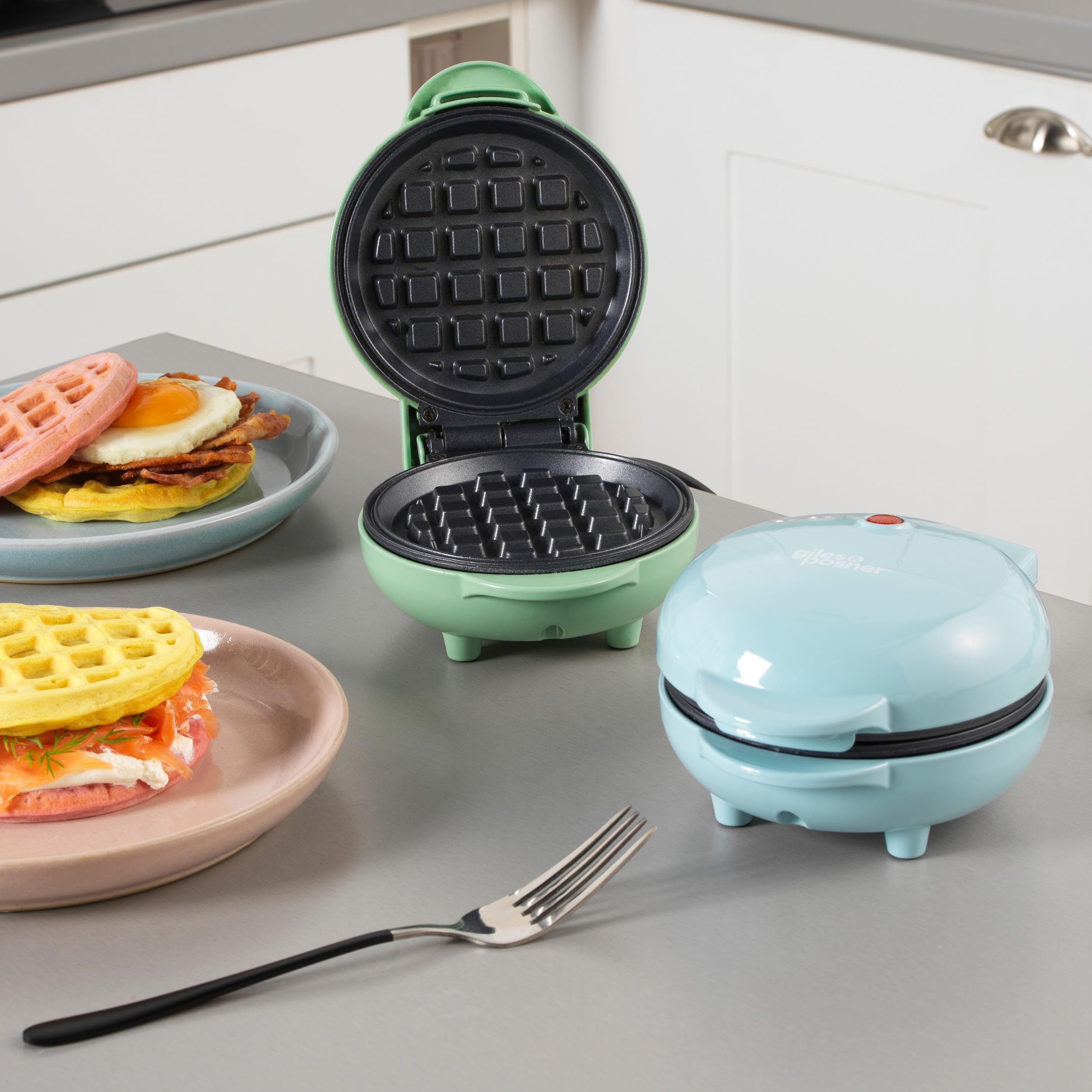 Giles & Posner Mini Waffle Maker – Máquina de Gofres Antiadherente, Para Gofres al estilo Belga y Americano, Snacks Dulces/Salados Postres, Compacto, Plato de Cocción Redondo de 11.5 cm, Verde Pastel