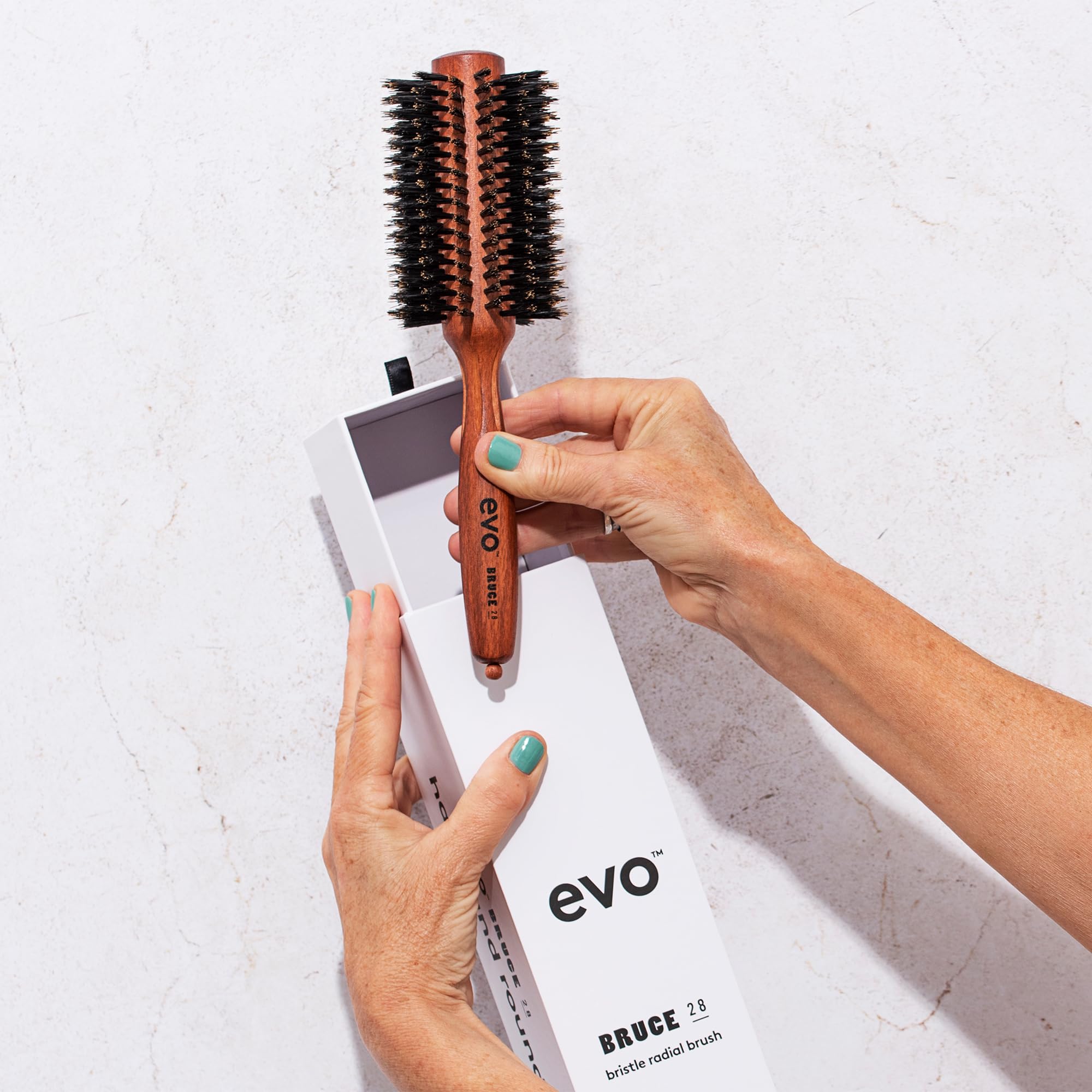 evo Bruce Natural Cepillo de pelo radial – Cepillo profesional de cerdas para peinar y pulir – Cepillo voluminizador – 28 mm