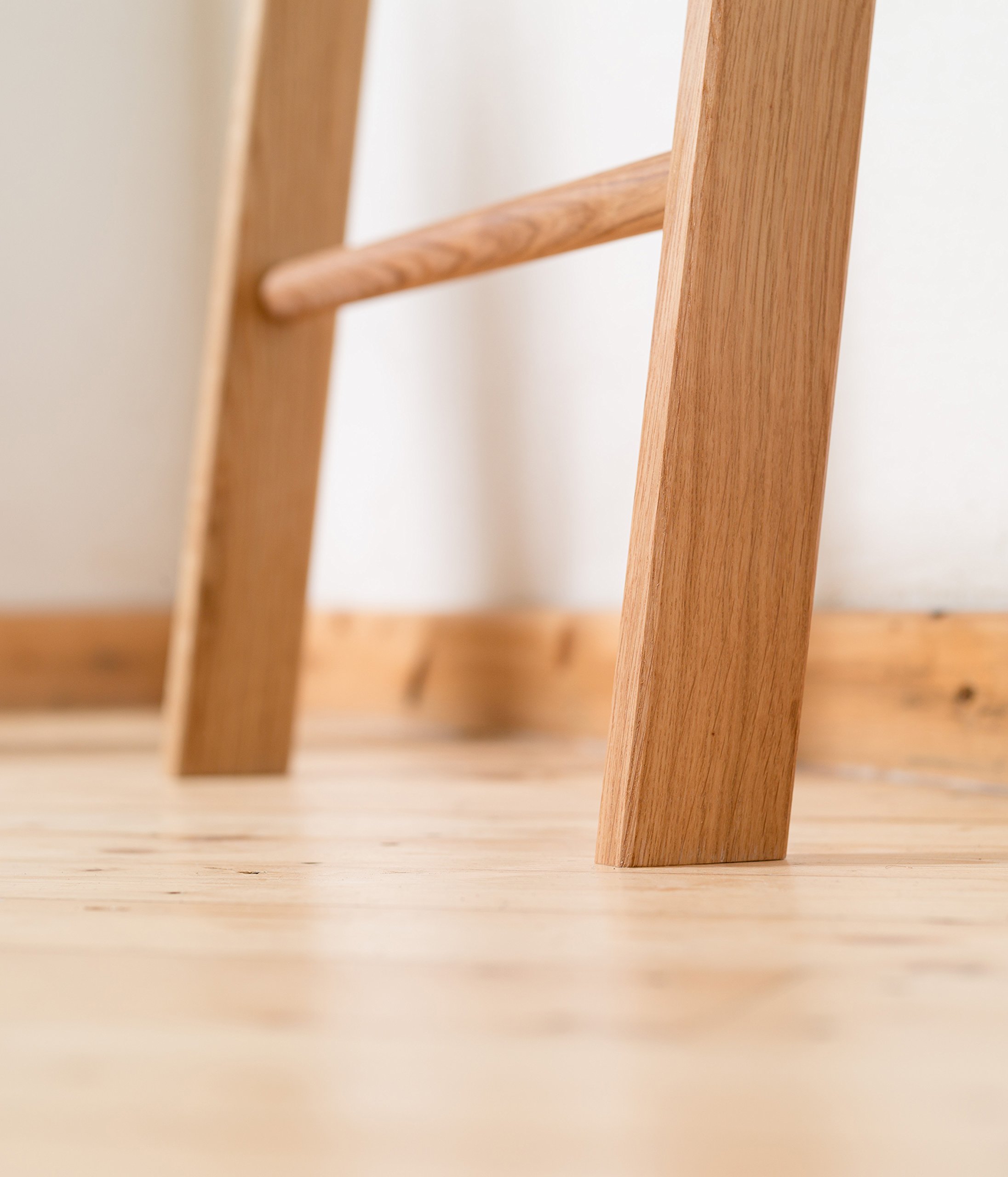Kleiderleiter Massivholz Eiche, Premium-Handtuchleiter, 171 cm, 6 Sprossen | Multifunktionale Holzleiter für Bad, Sauna und Wohnräume als Handtuch-, Kleider- oder Dekoleiter, mit Leinöl geschützt