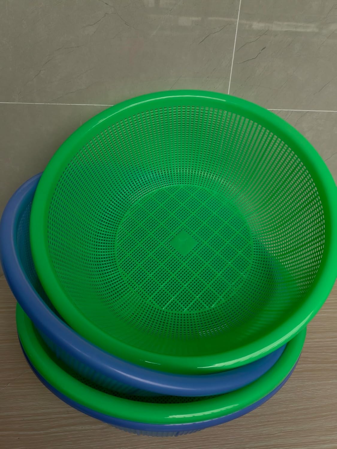 4 Pcs Large Plastic Wash Basket Round Perforated Colander Wash Vegetables and Fruits Drain Cooked Pasta Kitchen Essentials Food Strainer Basket Strainer Kitchen Blue Green color