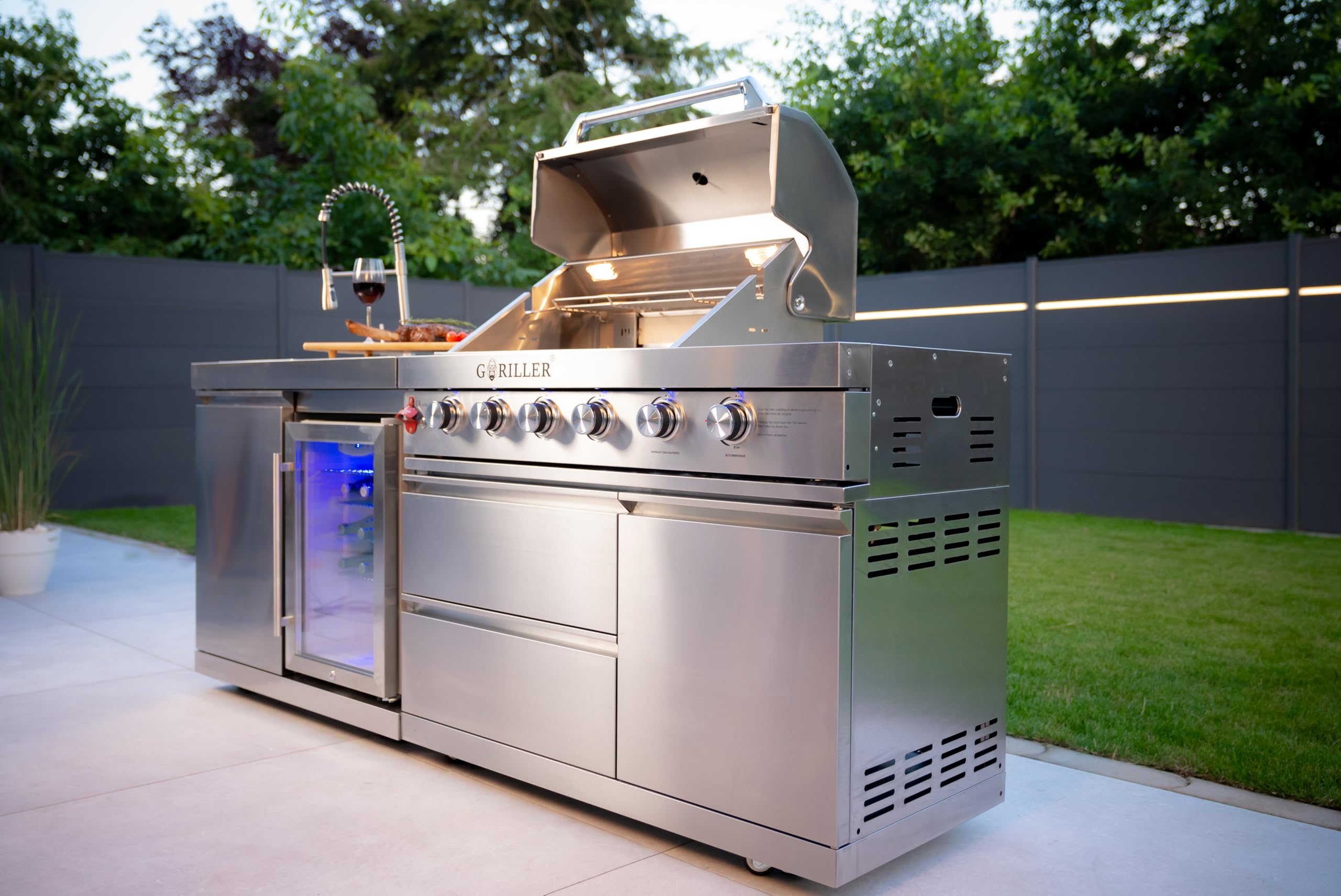 GORILLER® SG213 - Cuisine extérieure - en acier inoxydable/argent, incl. rôtisserie et housse de protection contre la pluie