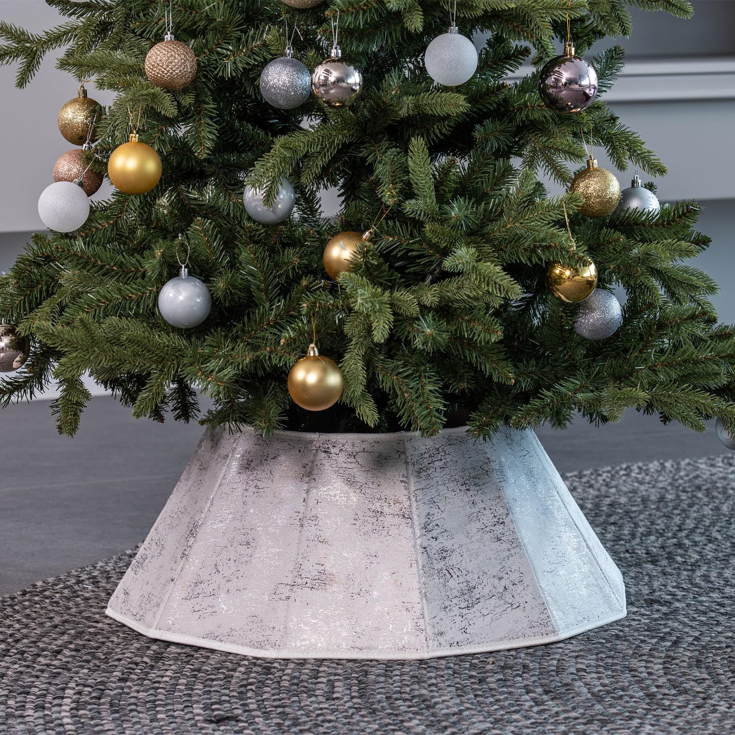 Taylor & Brown Diamond Shape Fabric Christmas Tree Skirt | Elegant White Xmas Tree Base Cover with Velcro | Folding Collar Basket Decoration Home Decor, 68x25cm