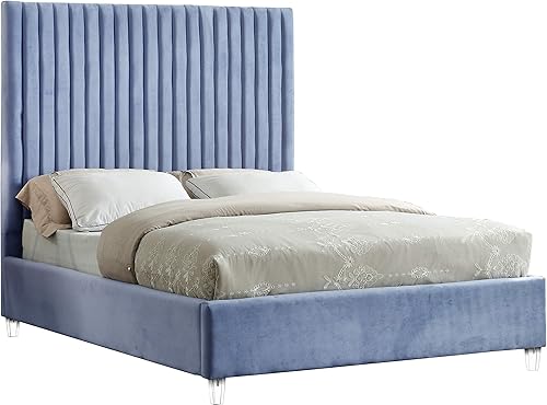 Meridian Furniture Candace Collection Modern Cama tapizada de terciopelo contemporáneo con relleno de canal profundo y patas acrílicas