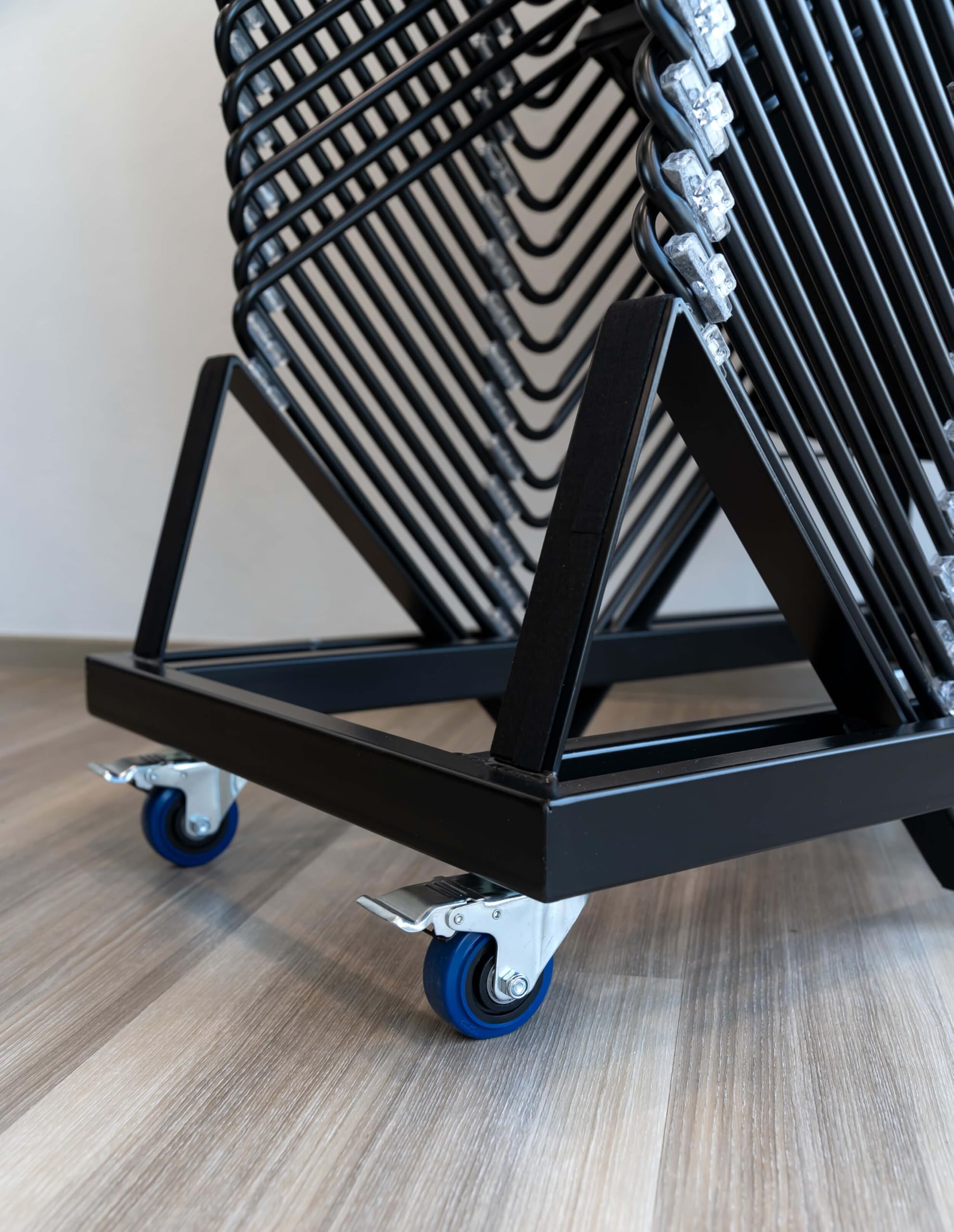 EIGENTLICH Stapelstuhl Rollwagen Dolly, Stuhltransportwagen zur platzsparenden Lagerung von bis zu 30 Stapelstühlen, Sammelwagen für Besucherstühle, Stuhl-Transporthilfe mit leichtgängigen Rollen