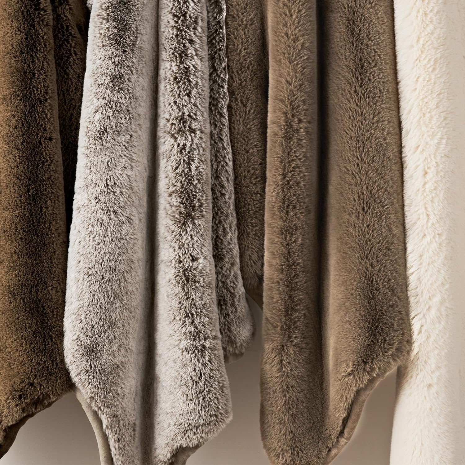 EVERGRACEHOME Luxury Soft Faux Chinchilla Fur Throw Blanket for Couch, Warm Thick Heavy Winter Throw Blanket 1220GSM for Bed, Fluffy Cozy Mink Blanket with Reversible Velvet, Tawny Mink, 60"x80" - Image 6