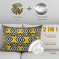 Vista 5 de CANVELLO Almohada decorativa hecha a mano con relleno de almohada, diseño geométrico, negro dorado, funda de cojín de seda de terciopelo suave