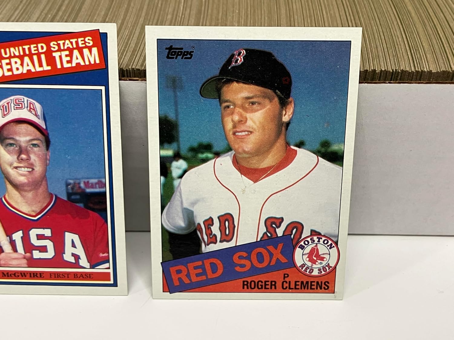 1985 TOPPS Baseball Card Complete Set (1-792) with Kirby Puckett, Roger Clemens & Mark McGwire ROOKIE cards (NRMT to MT condition)