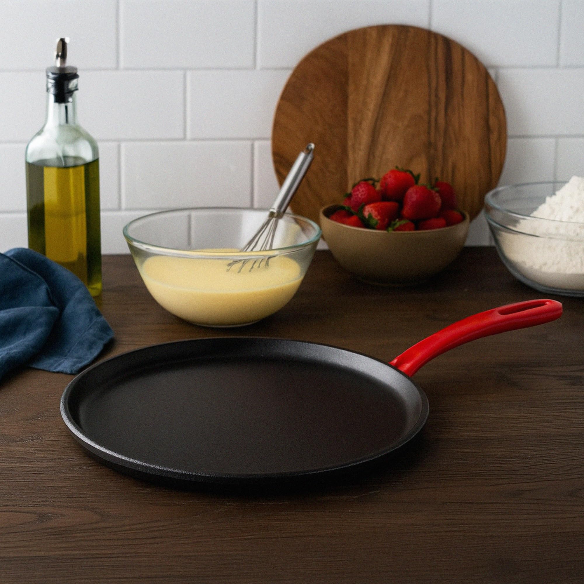 Silk Route Home - Sartén de hierro fundido para crepes y tortitas de 25 cm, plancha antiadherente con esparcidor y espátula, sartén presazonada duradera para crepes, tortitas, tortillas y más