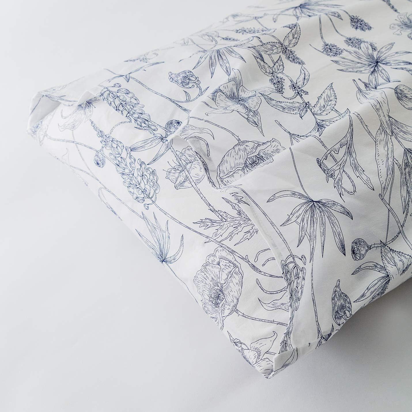 SUSYBAO Blue White Floral Duvet Cover Queen 100% Cotton 3 Pcs Set 1 Garden Navy Blue Flower Duvet Cover with Zipper Ties 2 Pillowcases Farmhouse Navy Botanical Bedding Set Soft Breathable - Image 6