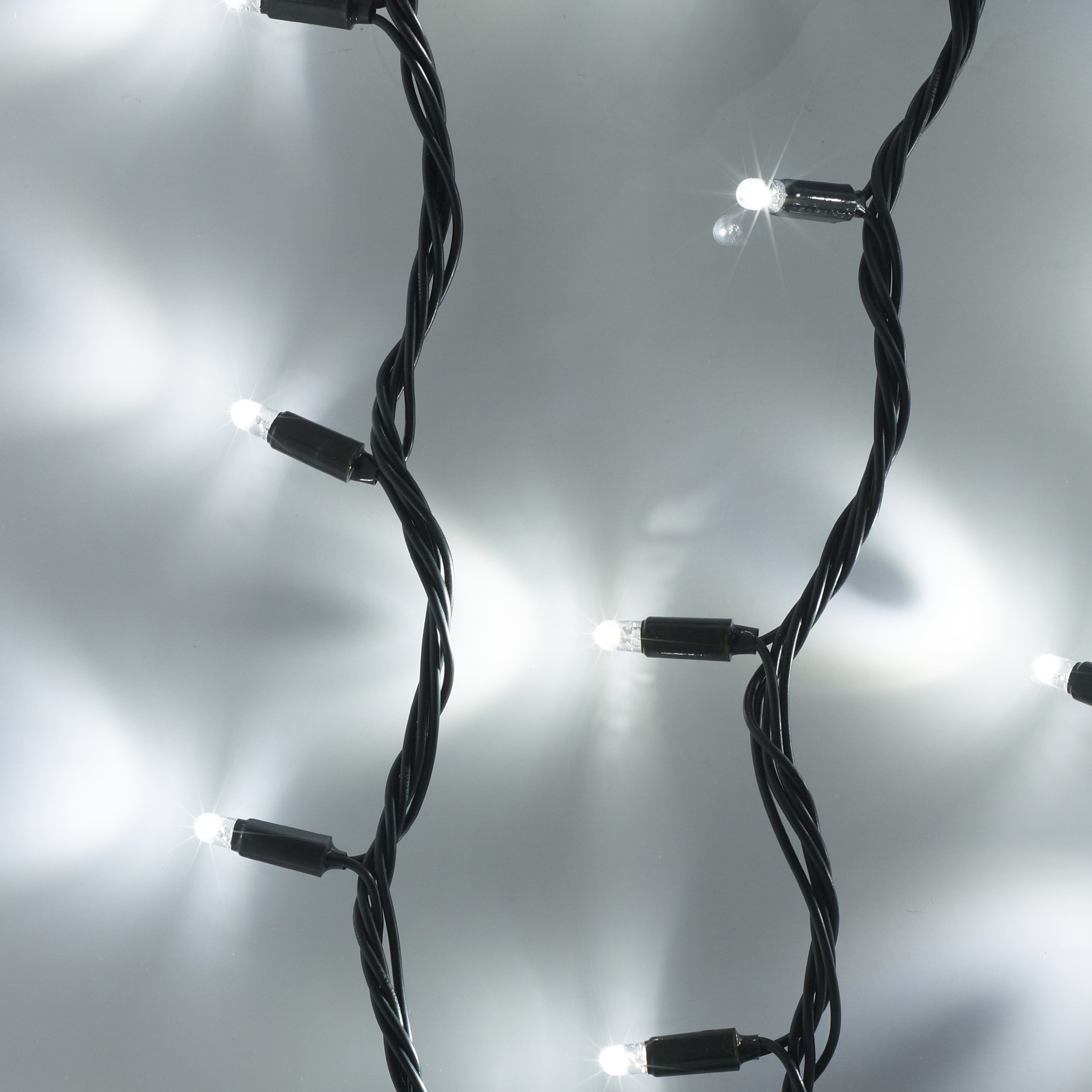 Lights4fun 2x 100er LED Lichterkette weiß 20m Core Connect Serie strombetrieben koppelbar inkl. Netzstecker