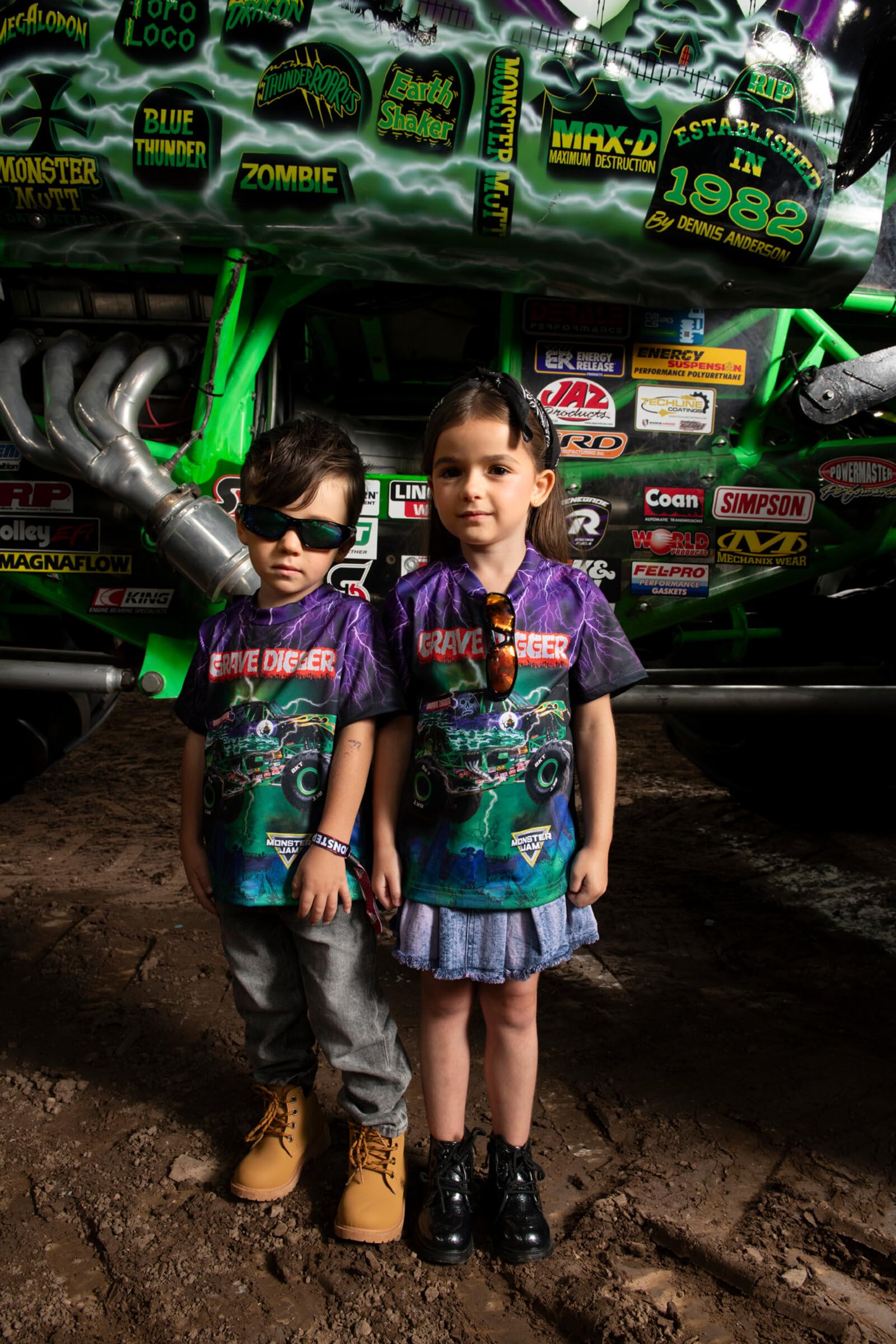 Monster Jam Maglietta per la famiglia abbinata da bambino a adulto, scavatrice di tomba El Toro, Loco, Megalodon