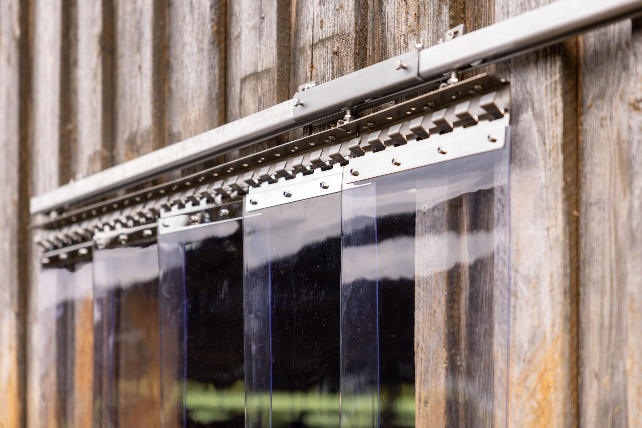 Kerbl Zestaw do rozbudowy Kerbl 1 m do systemu mocującego do przesuwanej w bok zasłony paskowej, stal nierdzewna, aluminium, możliwość indywidualnego skracania, do zasłon PVC