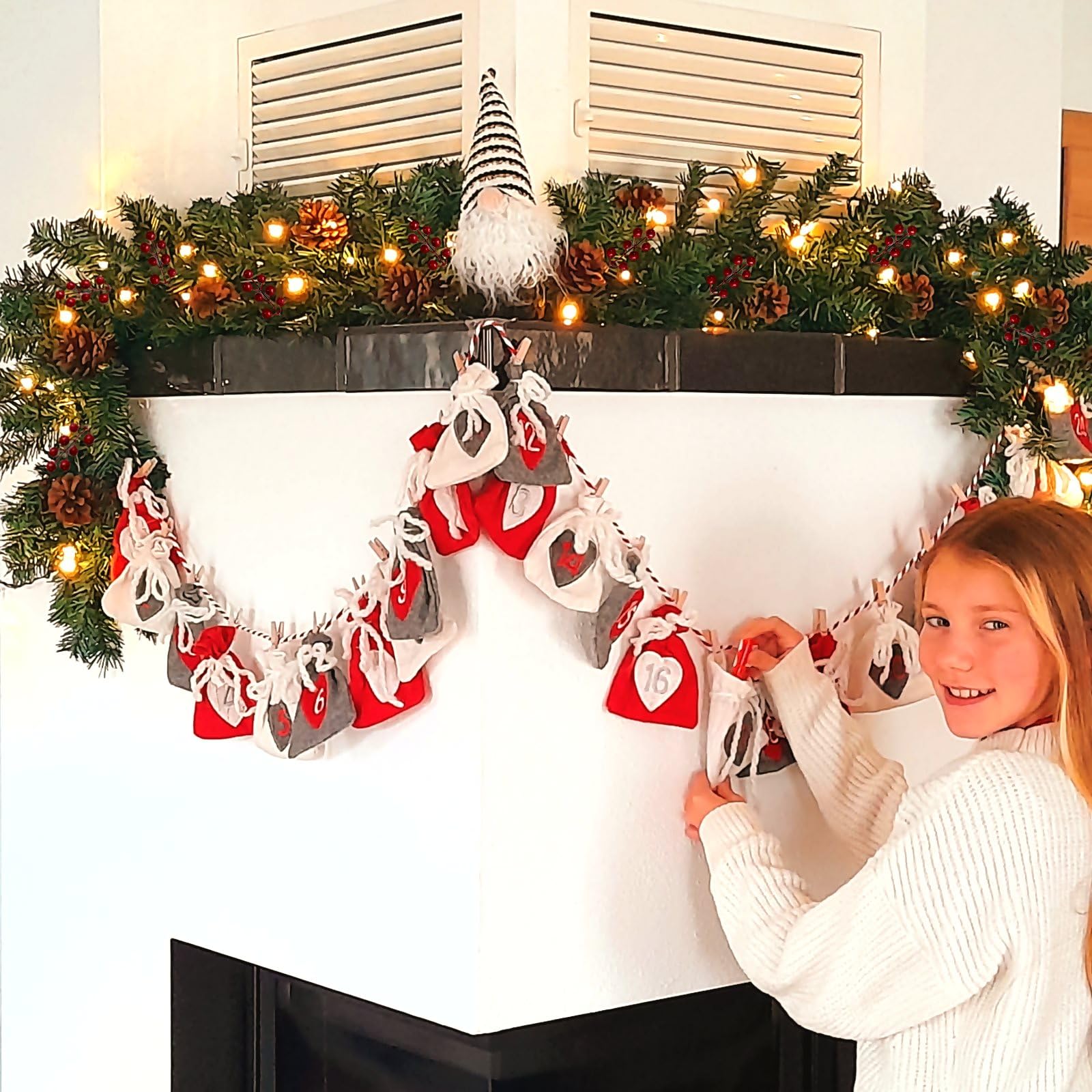 Weihnachtsgirlande Tannengirlande Girlande grün 10 m mit Kieferzapfen + rote Beeren und Led Lichterkette mit Batteriebox und Fernbedienung Girlande Weihnachten Weihnachtsdeko Tannengirlanden