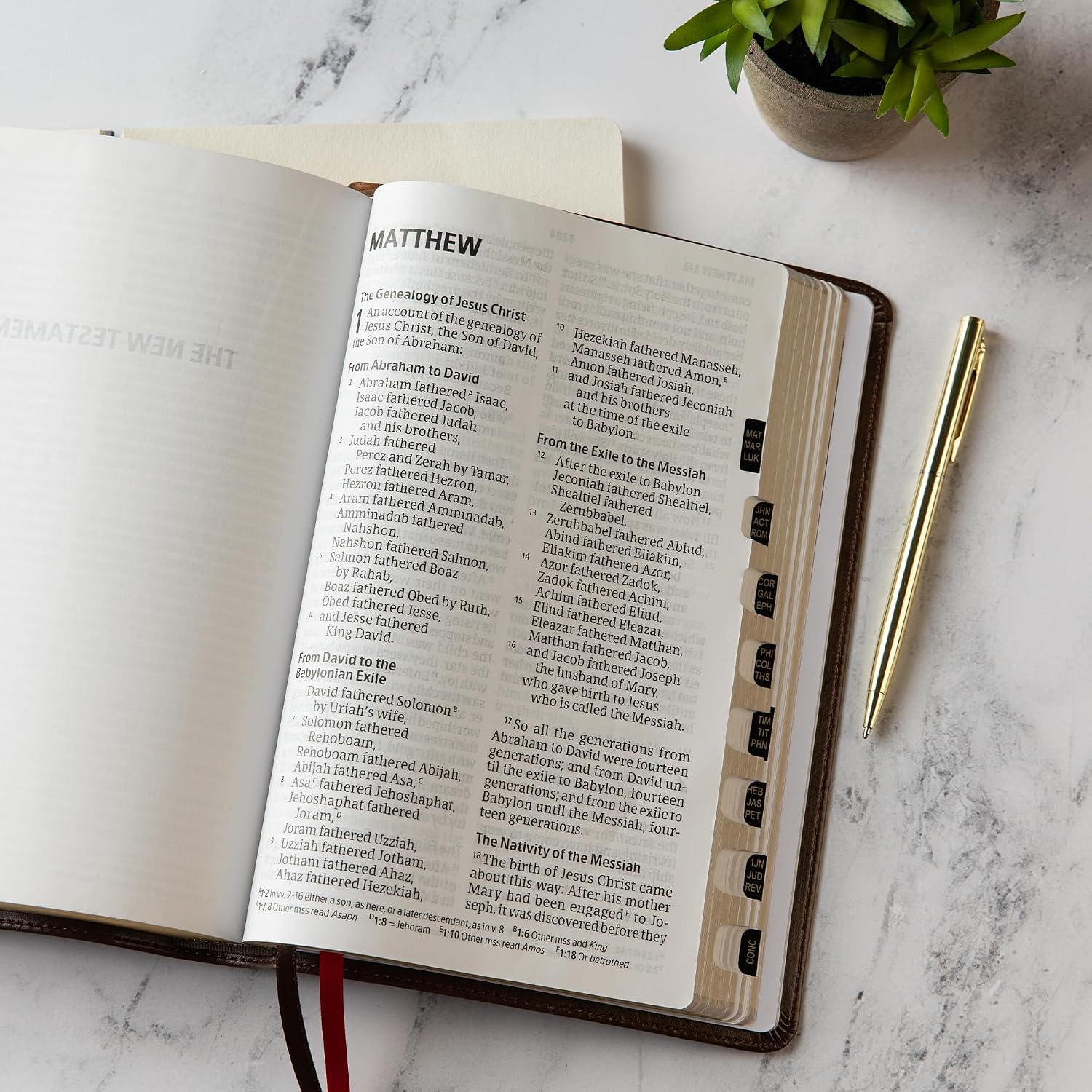 CSB Personal Size Giant Print Bible, Brown LeatherTouch, Indexed, Red Letter, Presentation Page, Footnotes, Full-Color Maps, Easy-to-Read Bible Serif Type