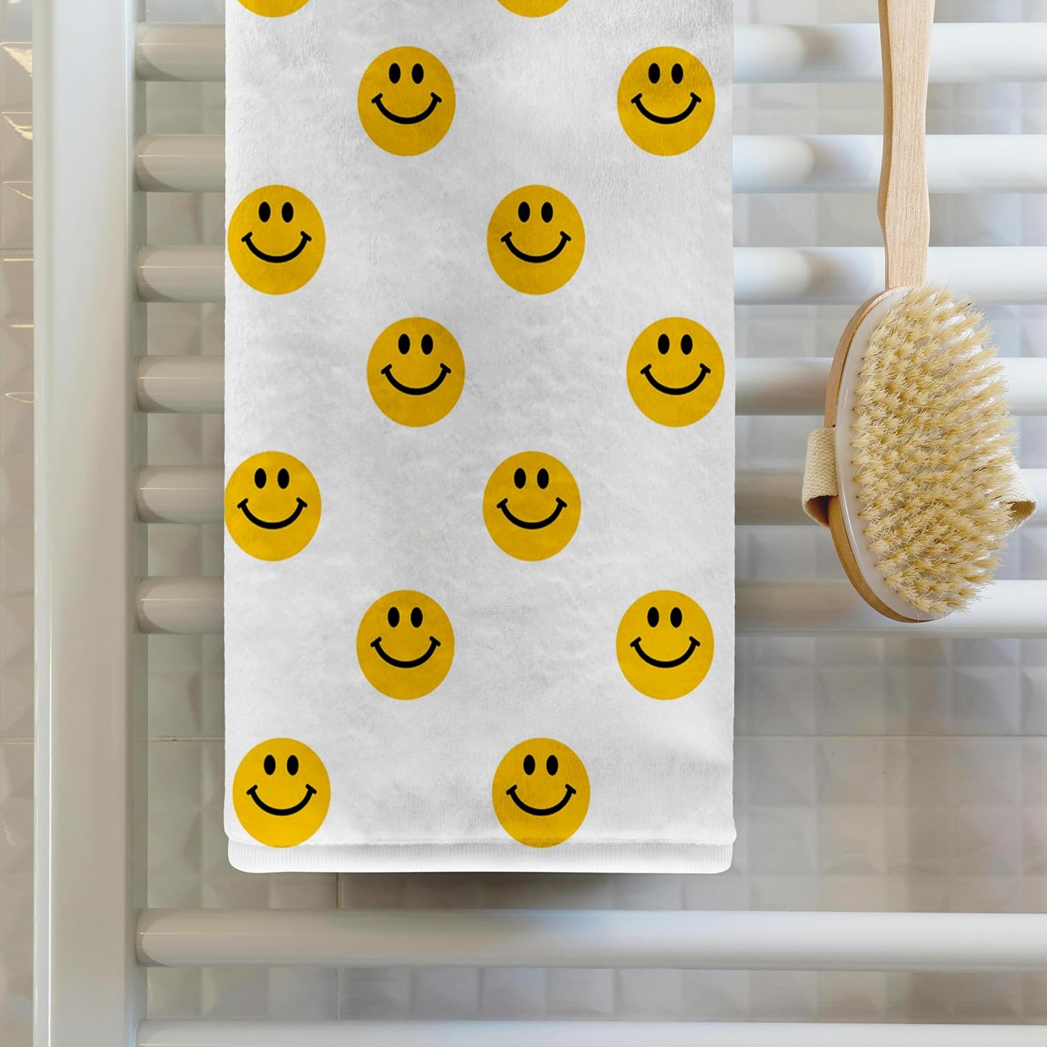 3dRose Yellow Smiling Face Pattern - Cute Traditional Happy Smilies - 1960s Hippie Style Smiling smilings 22x30 Bath Hand Pool Towel
