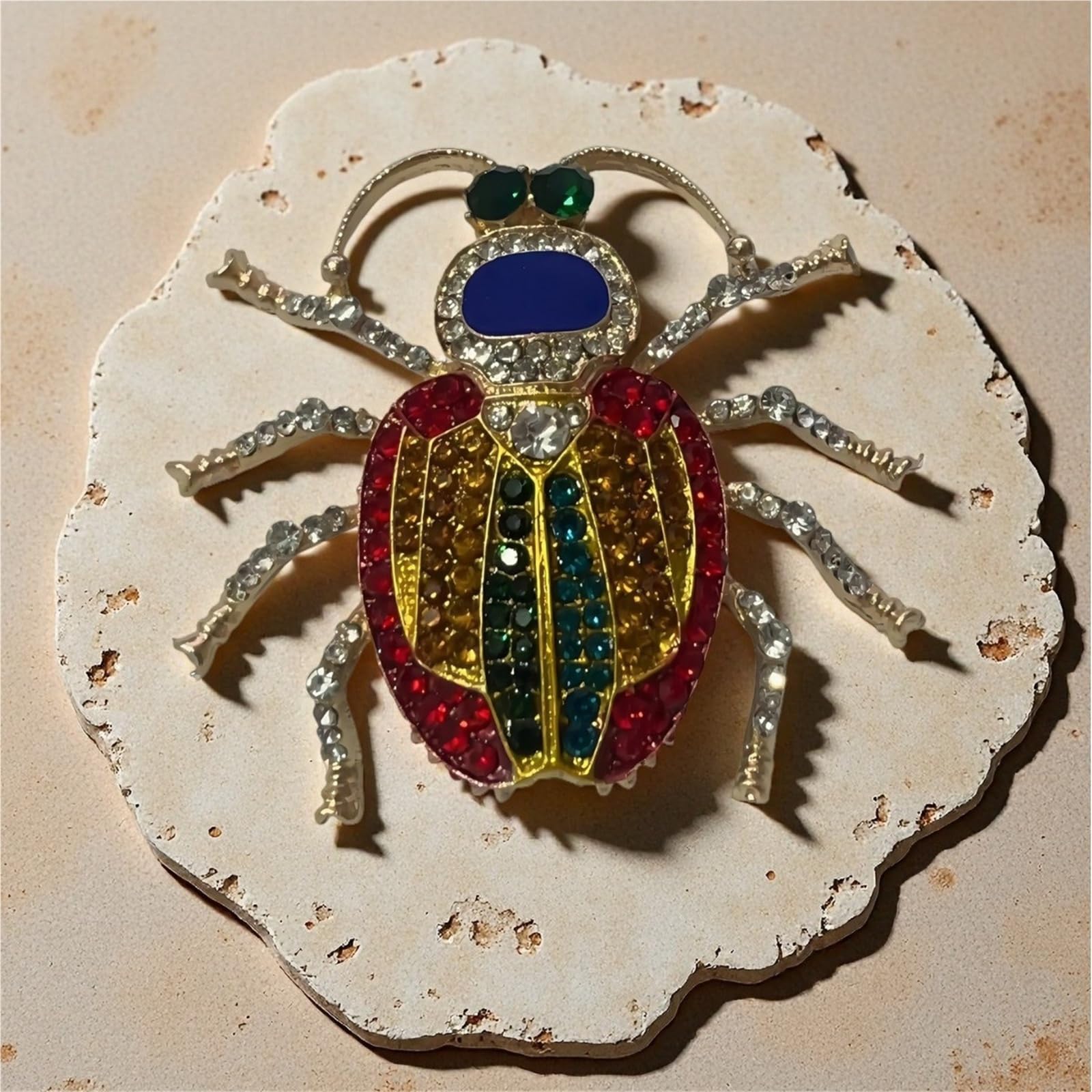 Broche de mariquita colorido retro europeo, exquisito pin de aleación con diamantes de imitación para hombres y mujeres