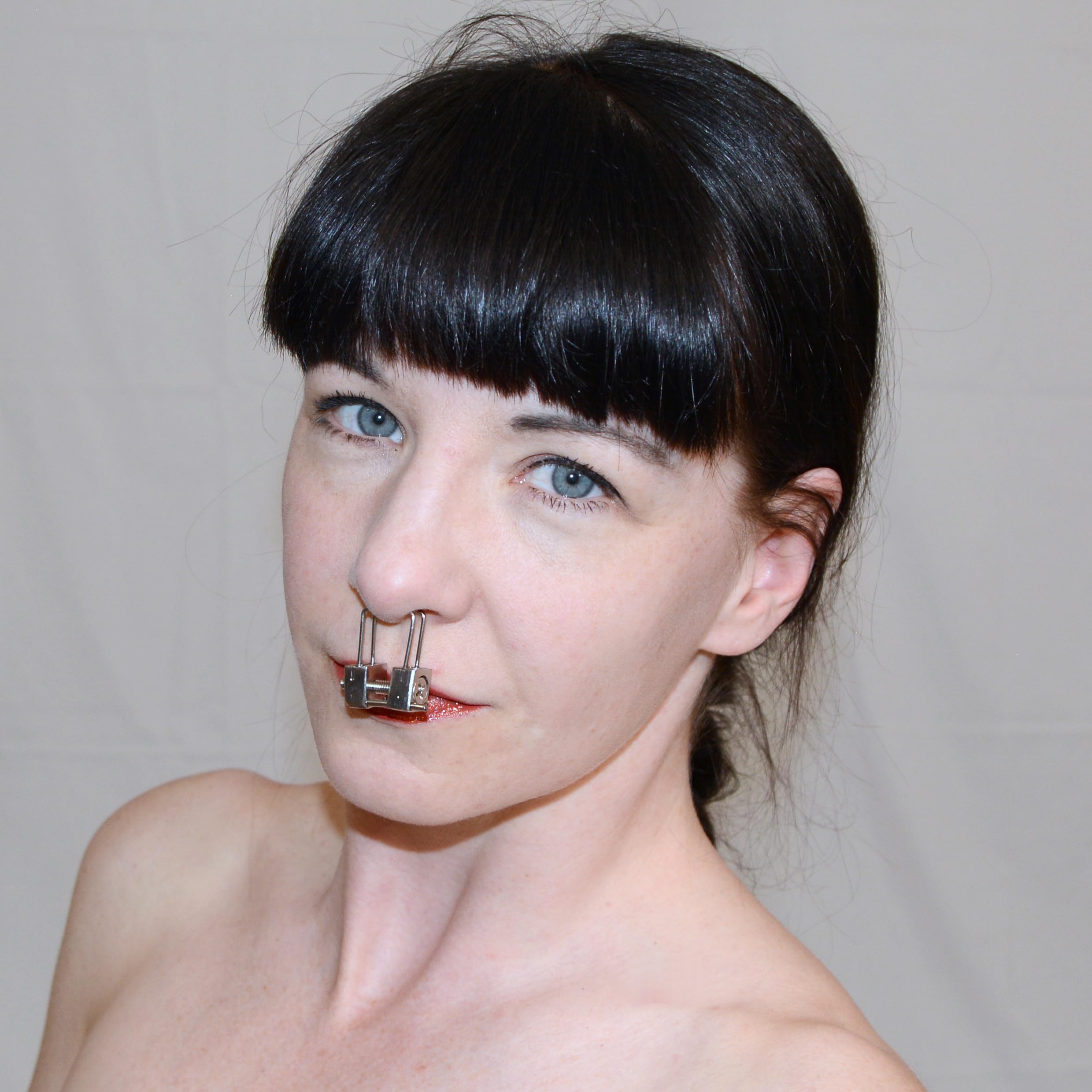 Pince Nasale BDSM – Crampon Nasal en Métal avec Mécanisme à Vis & Anneau de Guidage pour Bondage, Fetish Dom/Sub et Jeux de Rôle pour Femmes et Hommes