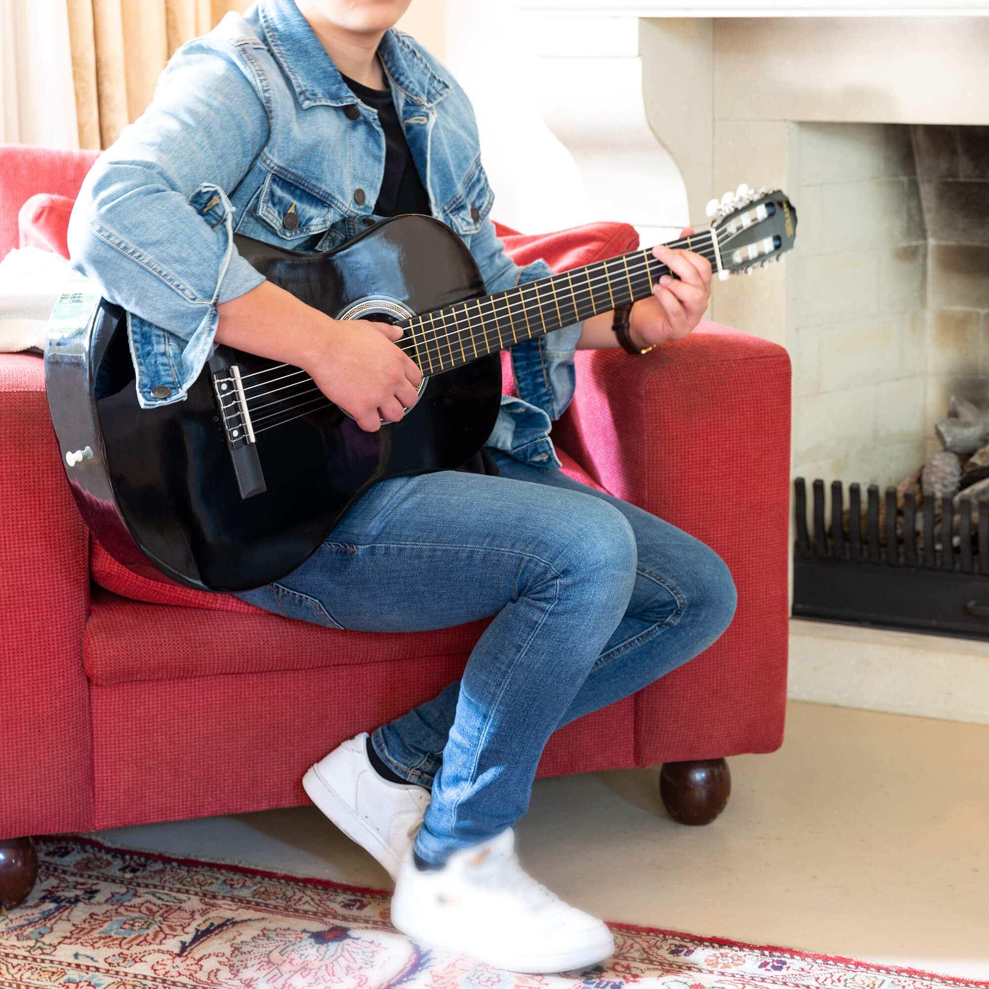 MAX SoloArt Guitare Acoustique Classique avec Support de Guitare - Noir, Idéal pour Animer vos Soirées