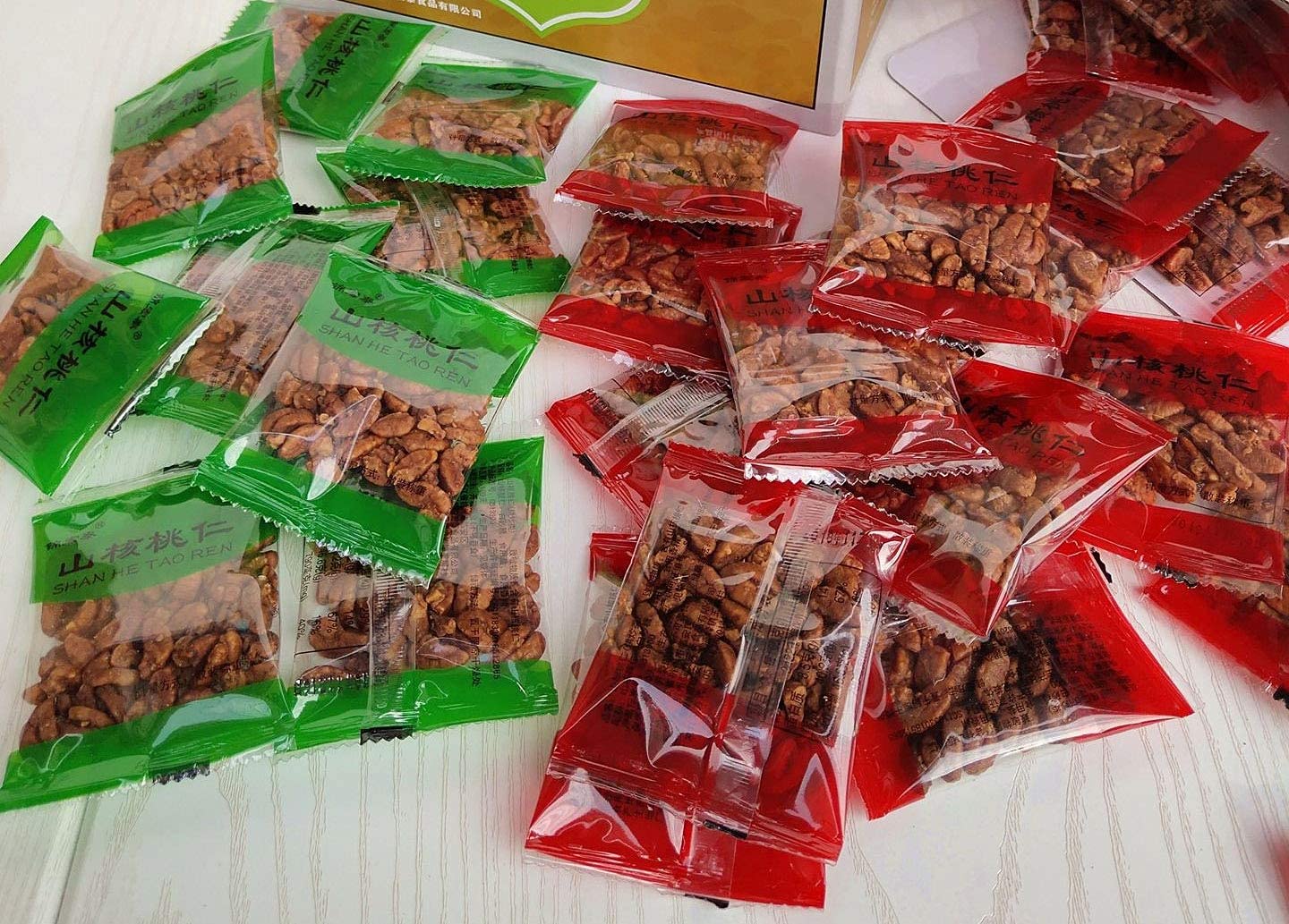 Chinese Peeled Walnuts,Fresh New Linan Mountain Walnut kernels,Linan Mountain Walnuts Kernels,Net 240g/8.5oz. in 15 Small Packets, 临安山核桃仁 (Creamy)