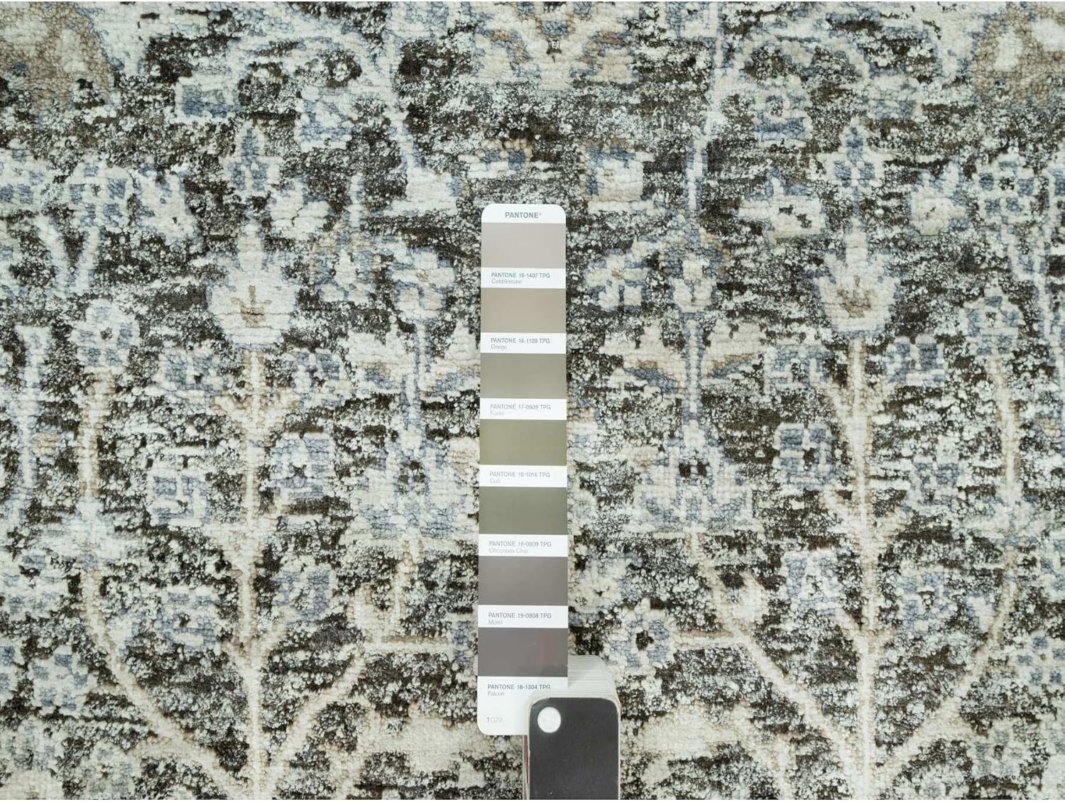 Gray Hand Knotted Silk with Textured Wool Willow and Cypress Tree Design Runner Rug (2'4"x8'1")