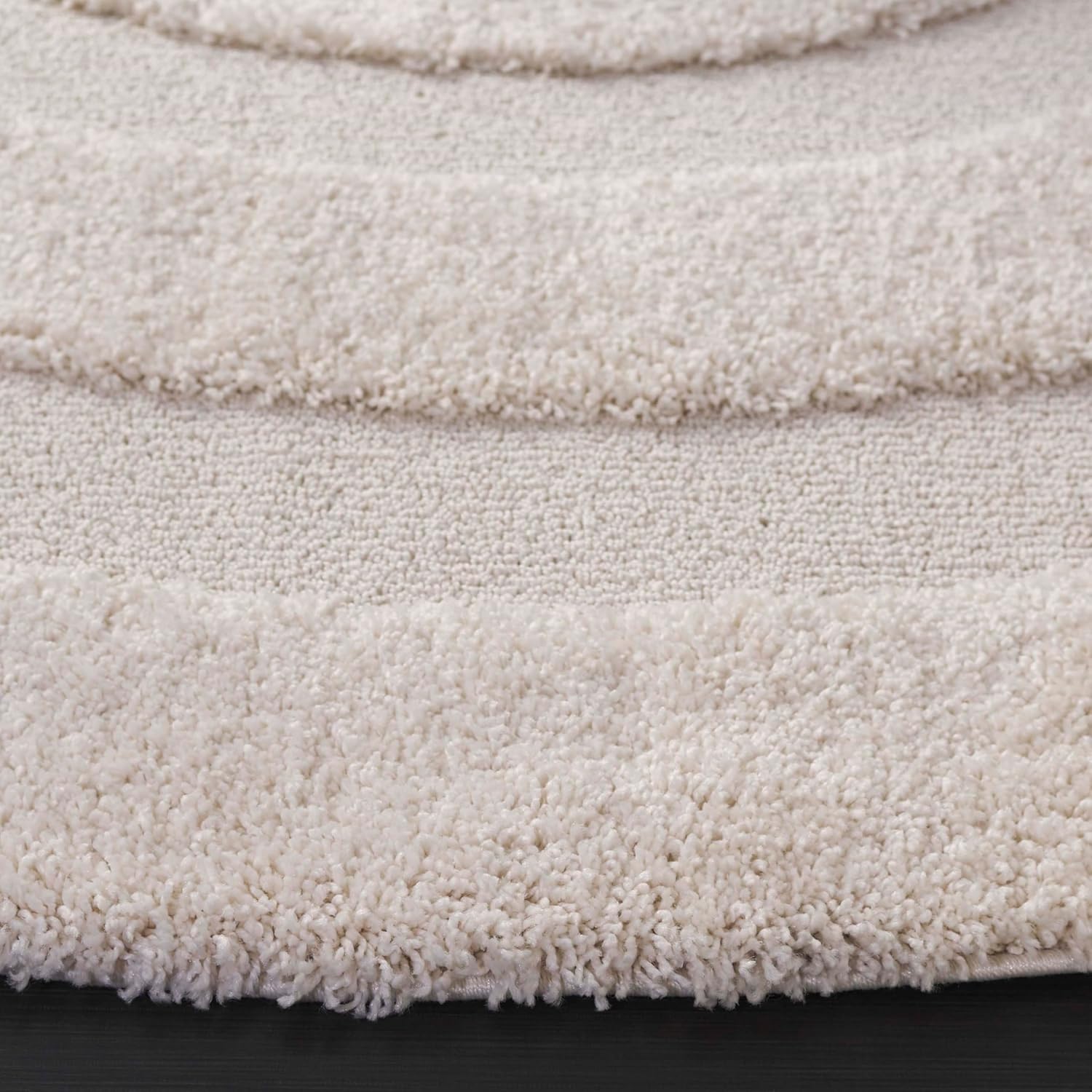 SAFAVIEH Florida Shag Collection Area Rug - 5' Round, Creme & Creme, Border Design, Non-Shedding & Easy Care, 1.2-inch Thick Ideal for High Traffic Areas in Living Room, Bedroom (SG454-1111)