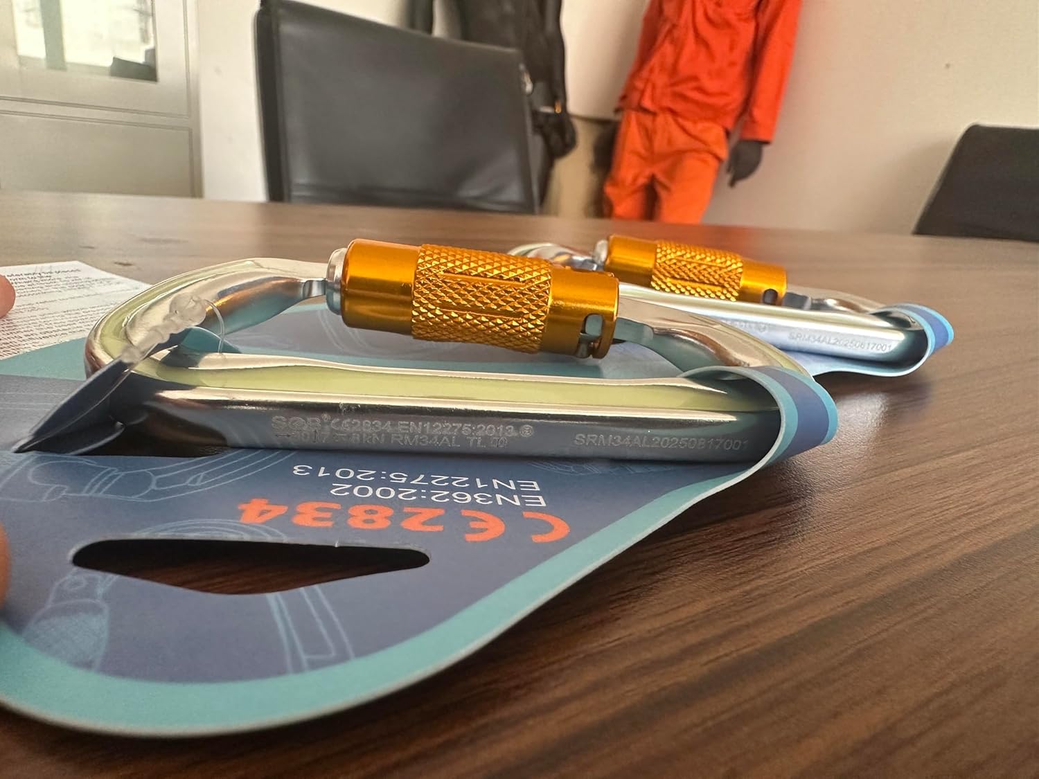 SOB 高耐久スチールカラビナクリップ - 自動ロッククライミングカラビナ 工業用強度クライミングフック キーチェーン、アウトドアギ