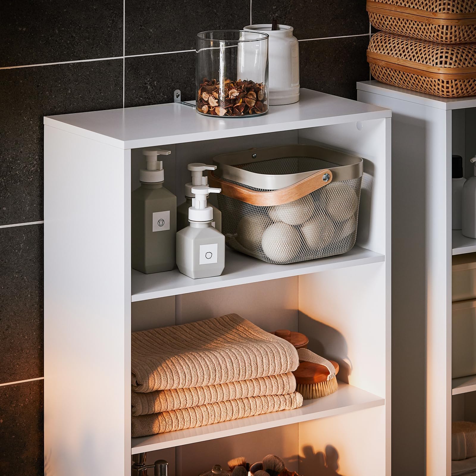 SoBuy Mueble Auxiliar Baño con Cesto para Ropa Sucia, Armario Lavadero Alto Estrecho con Puertas y Estantes Abiertos, Mueble Columna Baño Blanco 60x30x171cm BZR155-W