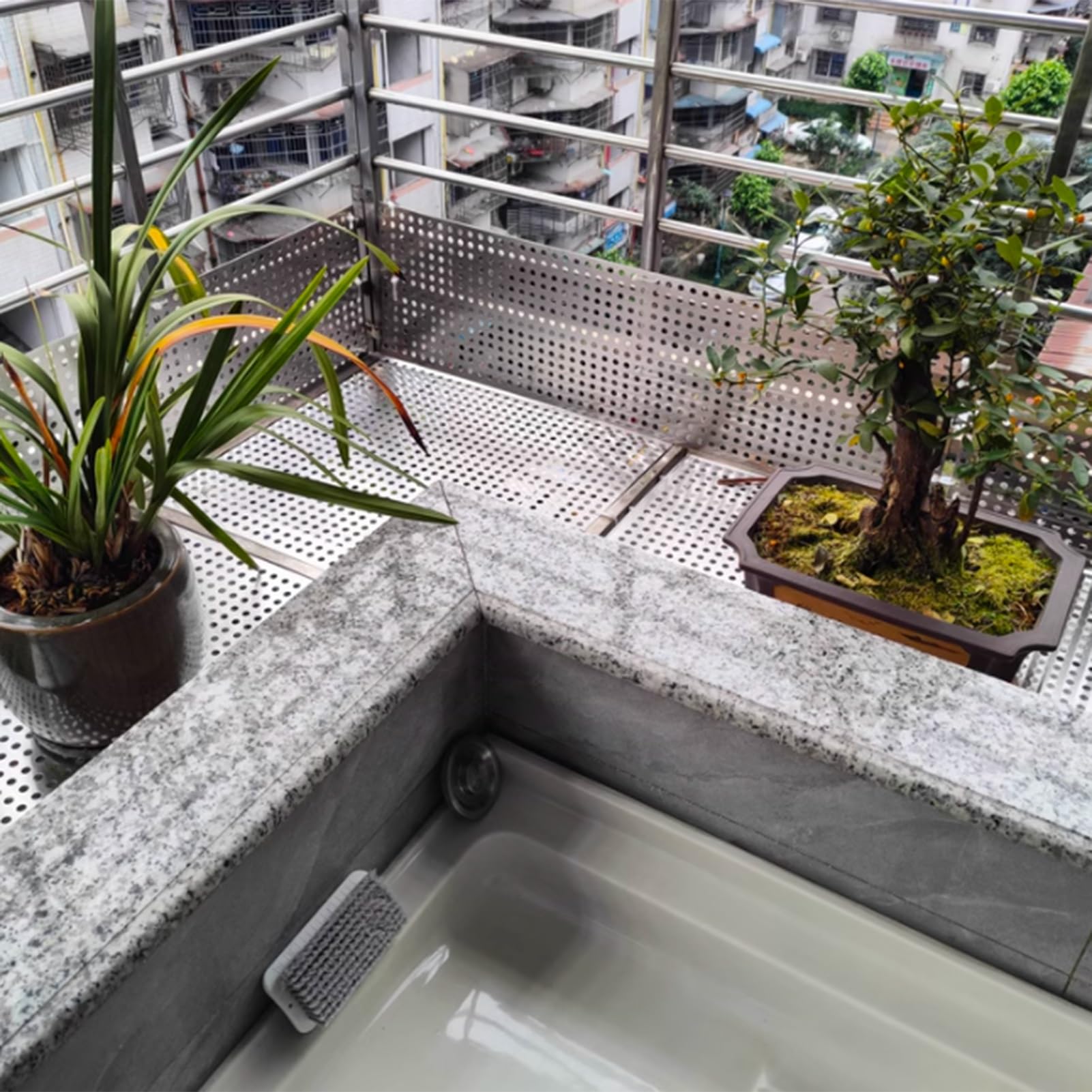 VXHCS 304 Lamiera in Acciaio Inossidabile, Lamiera Perforata in Metallo Durevole 0,8mm Pannello di Recinzione di Sicurezza Recinzione per Scale(24inx3ft(0.6x1m))