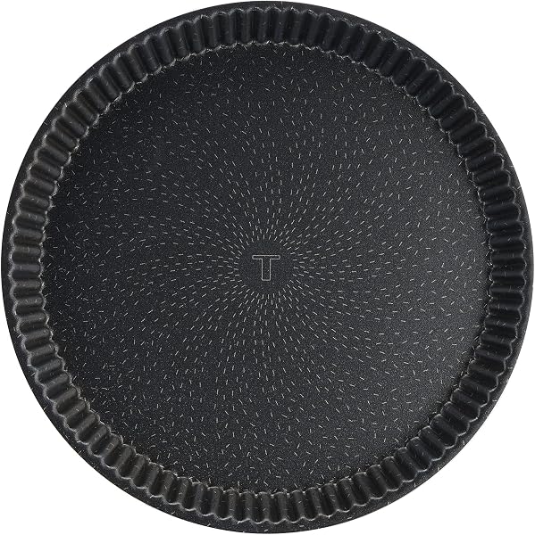 Visiter la boutique Tefal Tefal Success Moule à tarte 30 cm, Revêtement antiadhésif sûr, Aluminium 100% recyclé, Fabriqué en France, Chocolat J1608402 in use