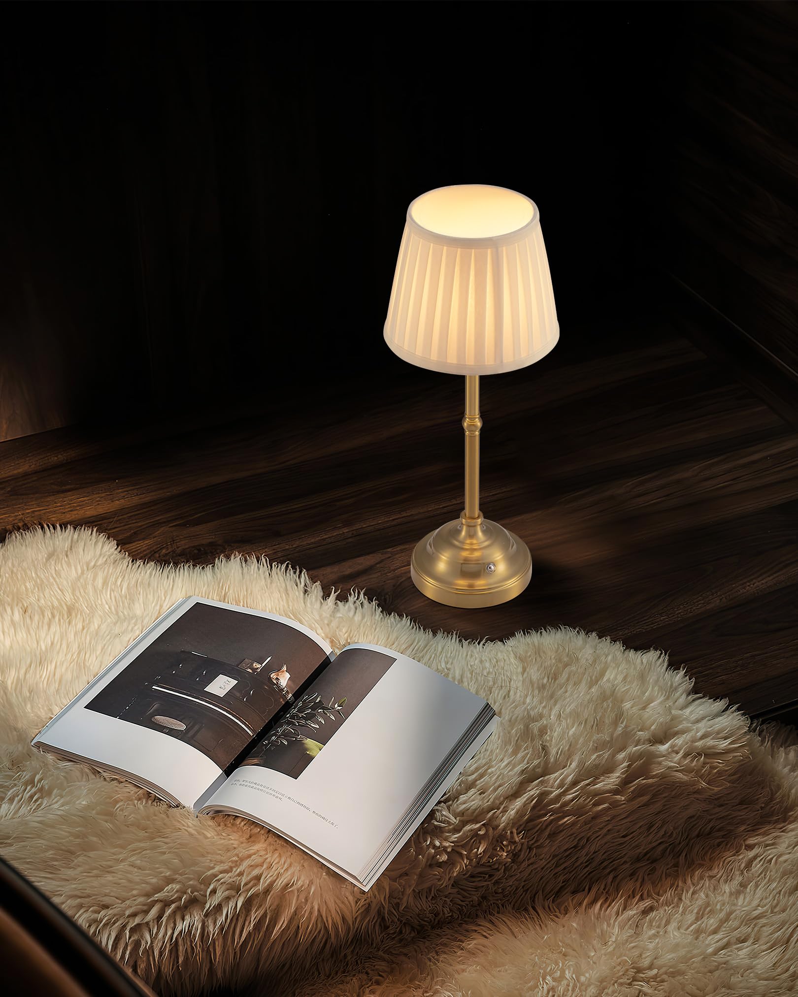 Lampe de table LED sans fil à intensité variable - Lampe de chevet rétro - Batterie - 4000 mAh - Convient pour l'intérieur, l'extérieur, le bar, le salon (abat-jour doré + beige)