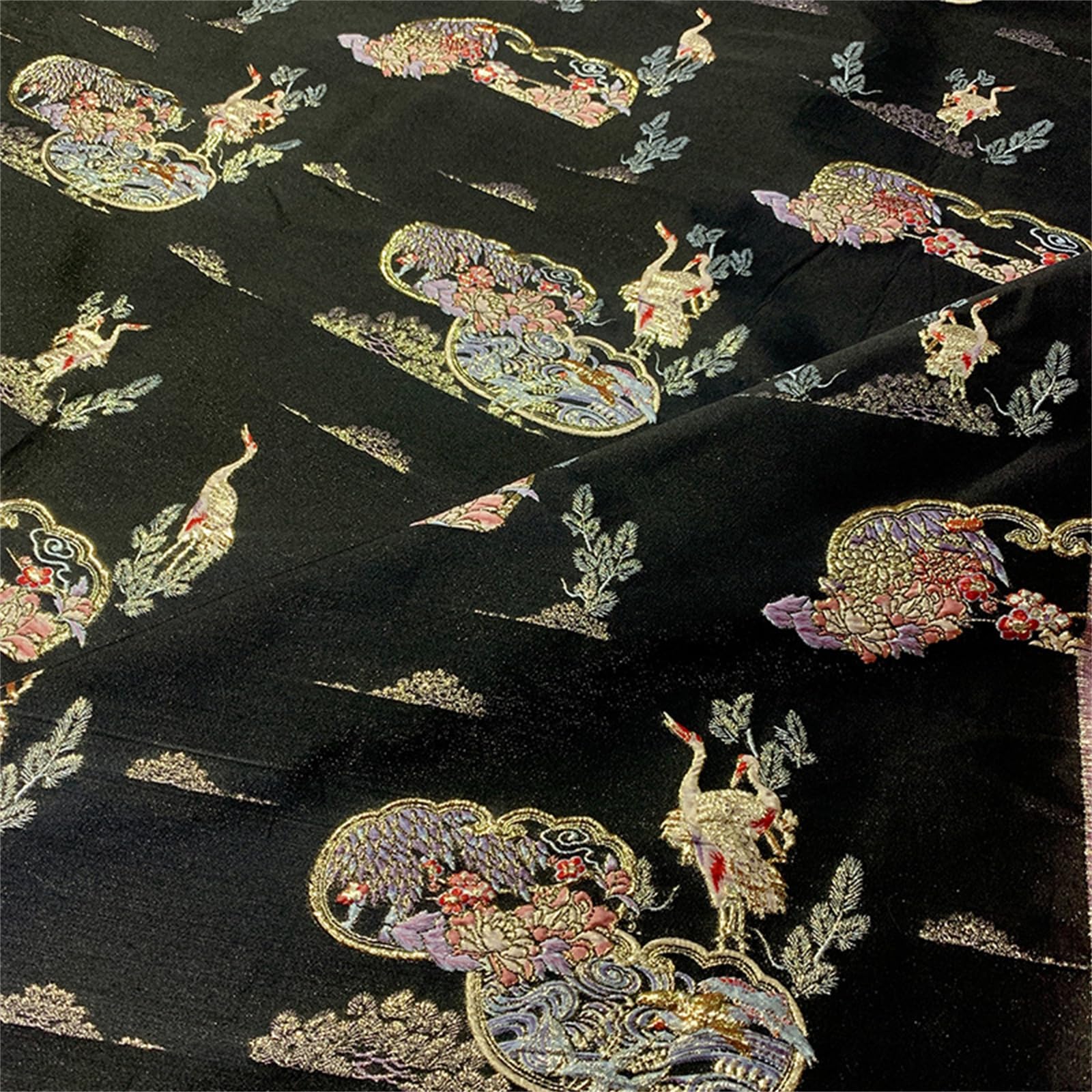 Stickerei-Damast-Stoff, Satin-Jacquard-Stoff, Kunsthandwerk, garngefärbter, geprägter Jacquard-Kranich, verheißungsvolles Wolkenmuster, reichhaltiges Bedeutungsvolles, schwarzes, einzigartiges, fortsc