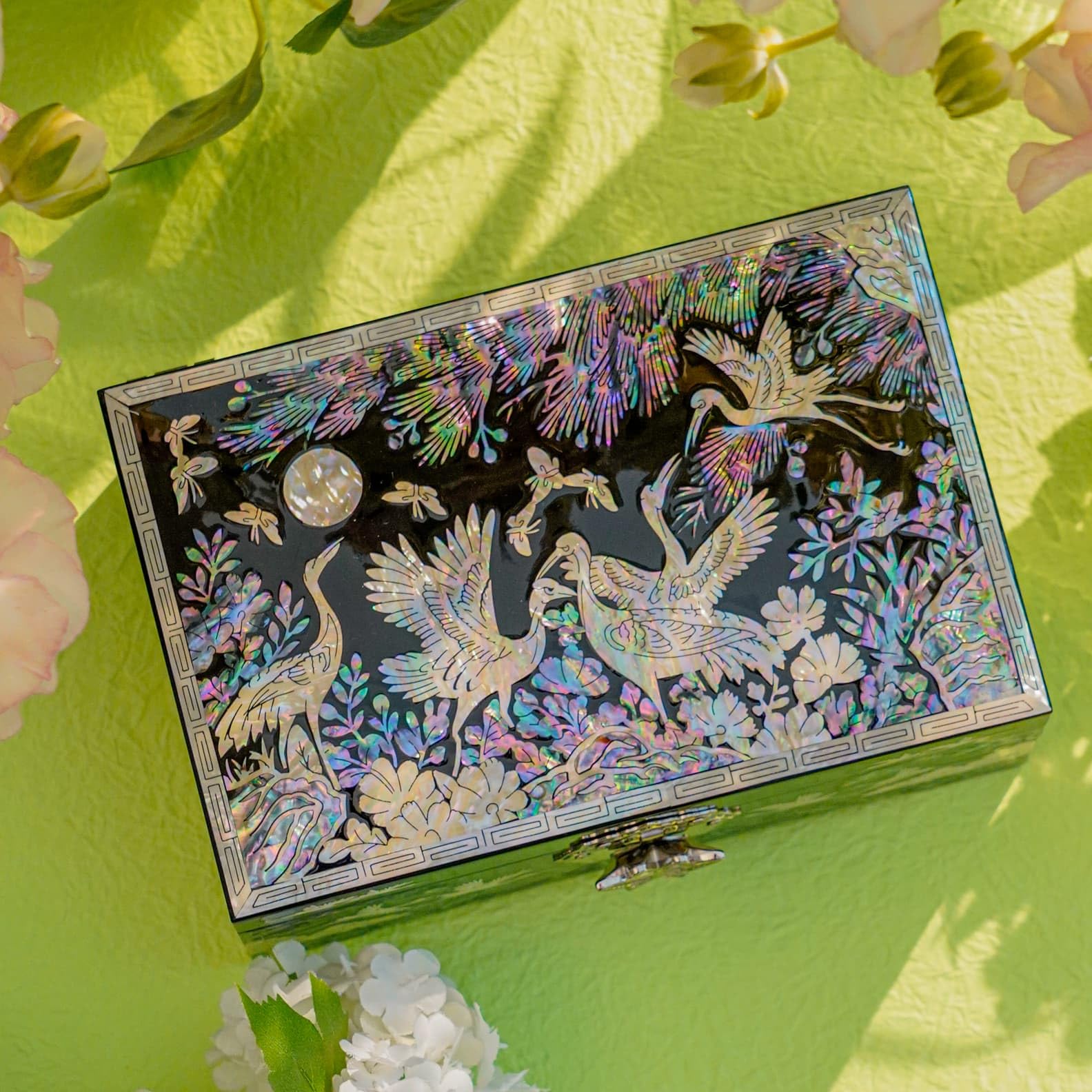 Amazon｜February Mountain マザーオブパールジュエリーボックス – 鶴