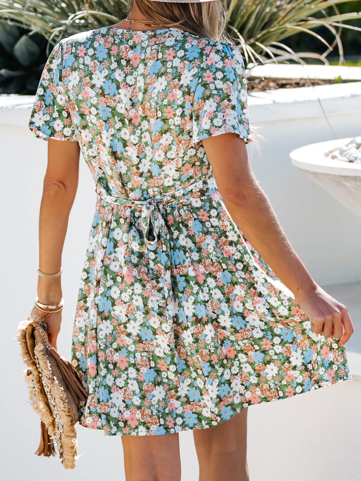 CUPSHE Damen Kleid V Ausschnitt Kurzarm Blümchenmuster Knöpfen Sommerkleid Freizeitkleid Strand Mini Dress