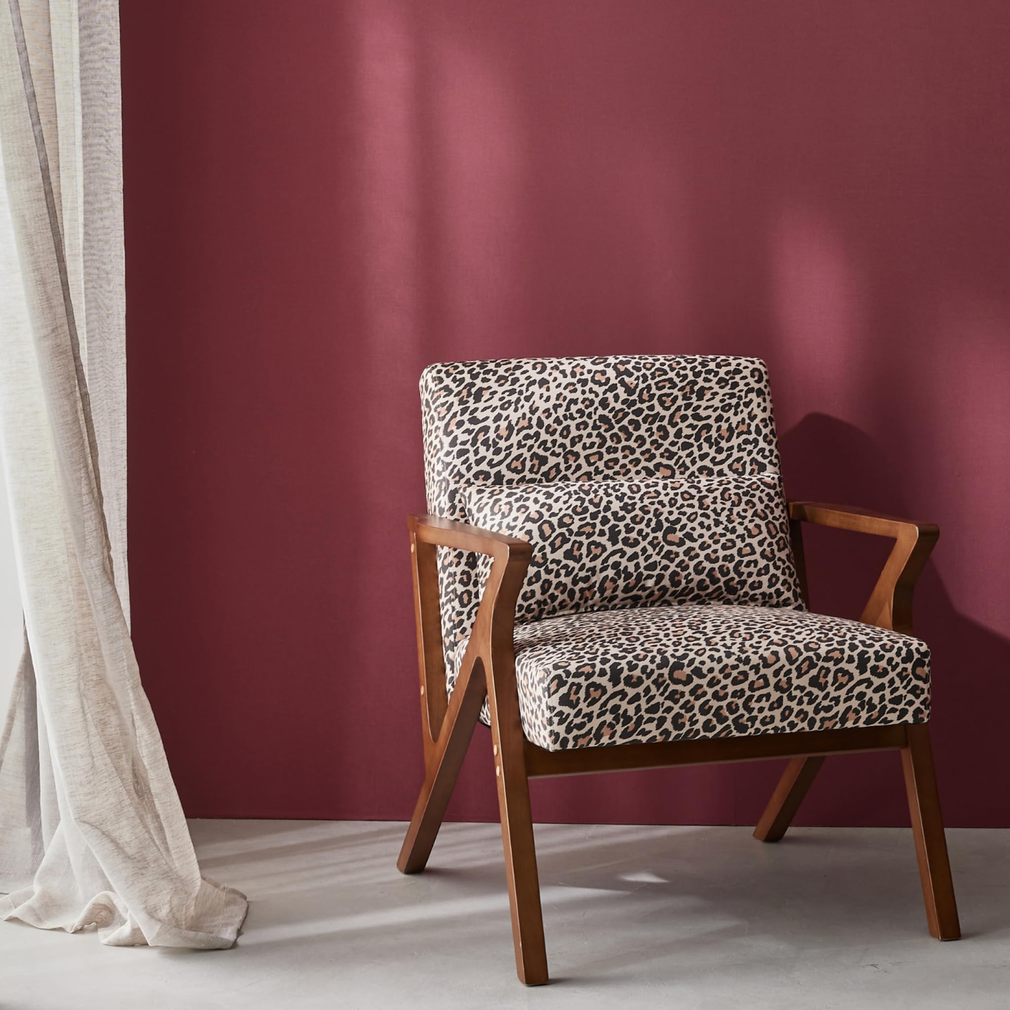 sweeek - Skandinavischer Sessel aus Hevea-Holz mit Leopardenmuster - Antoine
