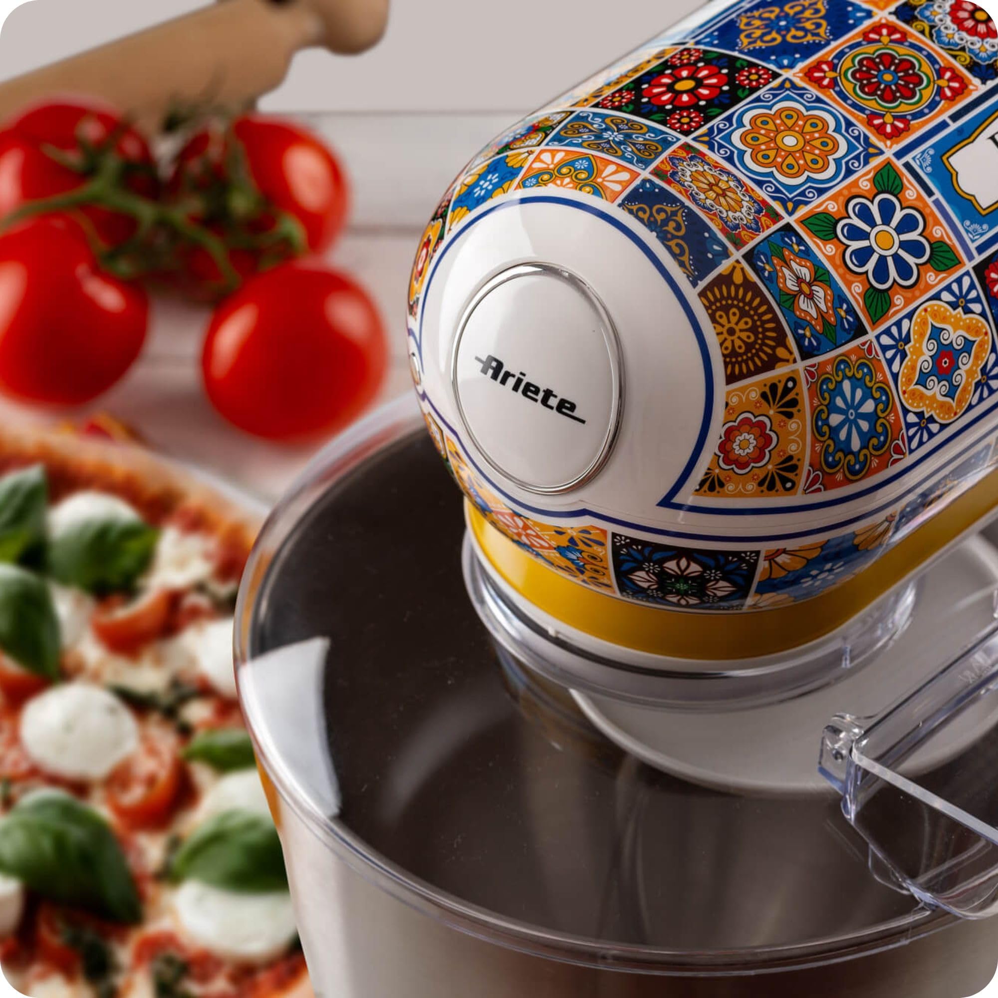 Ariete 1588 Robot Patissier Positano, 7 Vitesses, 3 Fouets pour les Pétrissages Doux et Durs, Couvercle Anti-Éclaboussures, Bol en Acier Inoxydable de 5,5 Litres, Design Méditerranéen, 2400 Watts